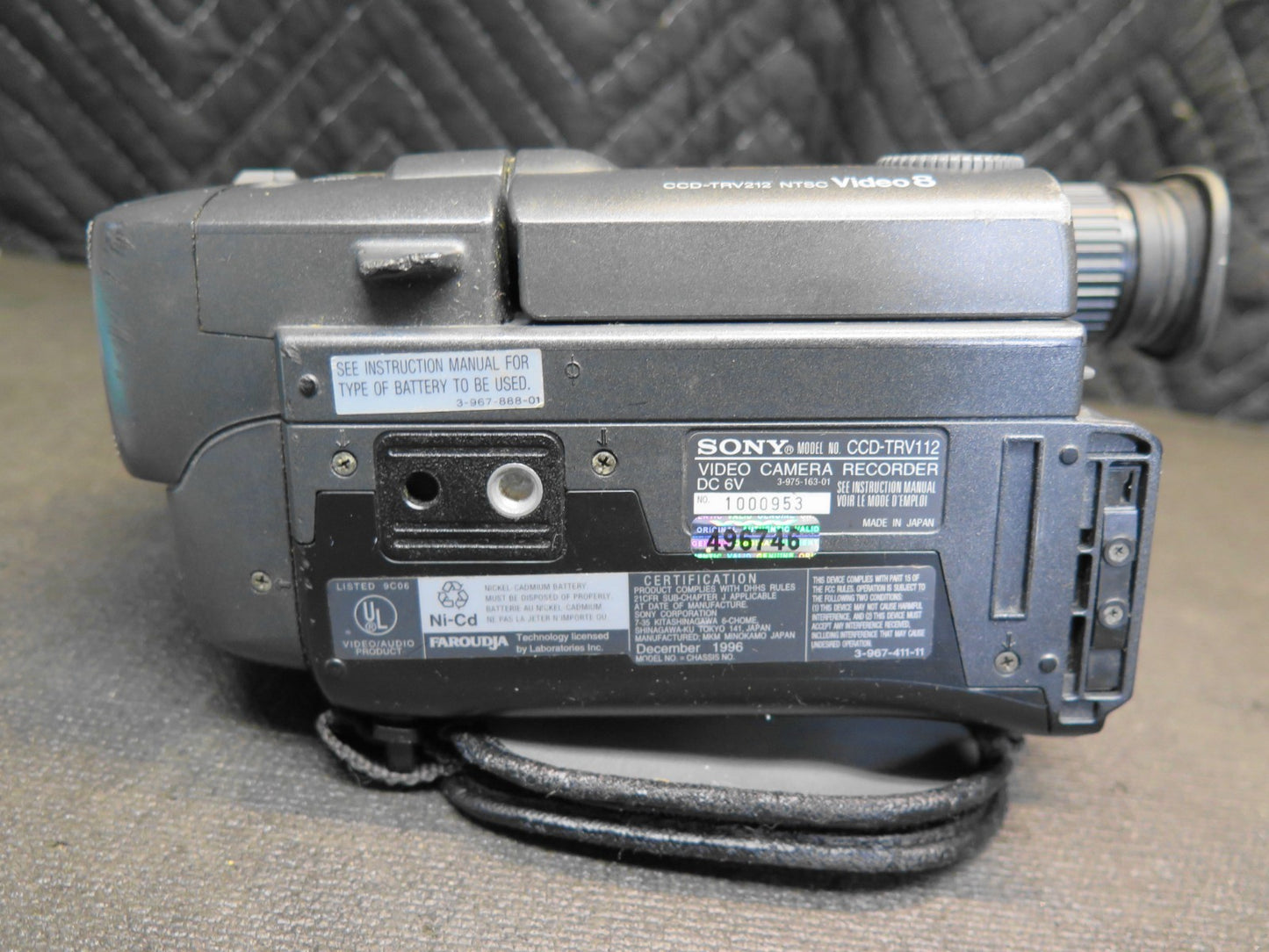 Sony Handycam CCD-TRV112 Video8 Camcorder - Battery, Remote, Video Transfer Cord