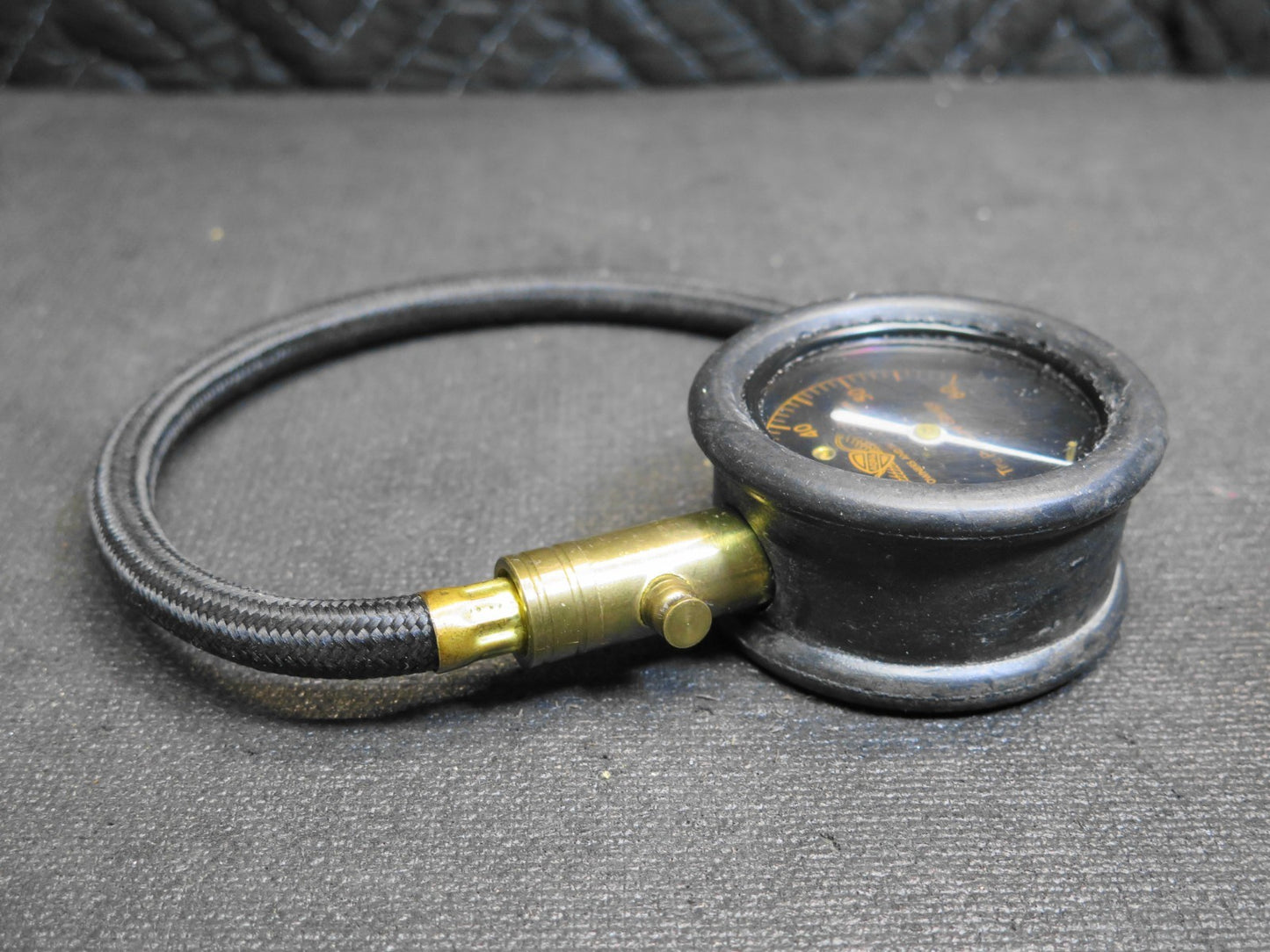 VINTAGE AIRCRAFT OWNERS AND PILOTS ASSOCIATION TIRE PRESSURE GAUGE - AOPA