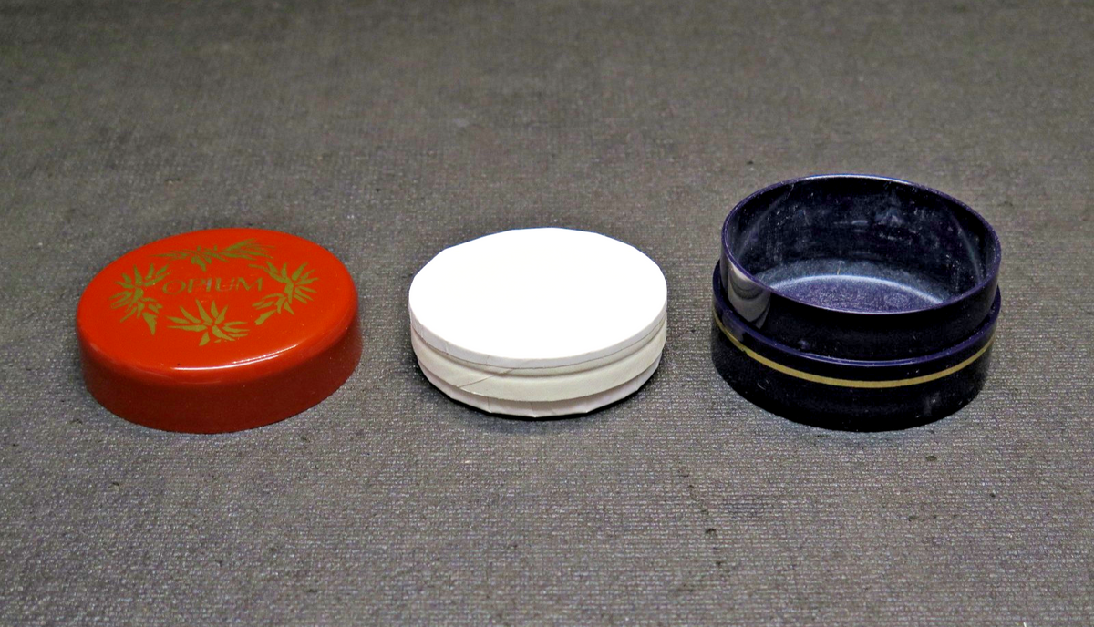 VTG OPIUM YVES SAINT LAURENT PERFUMED BATH POWDER .75 oz NEW