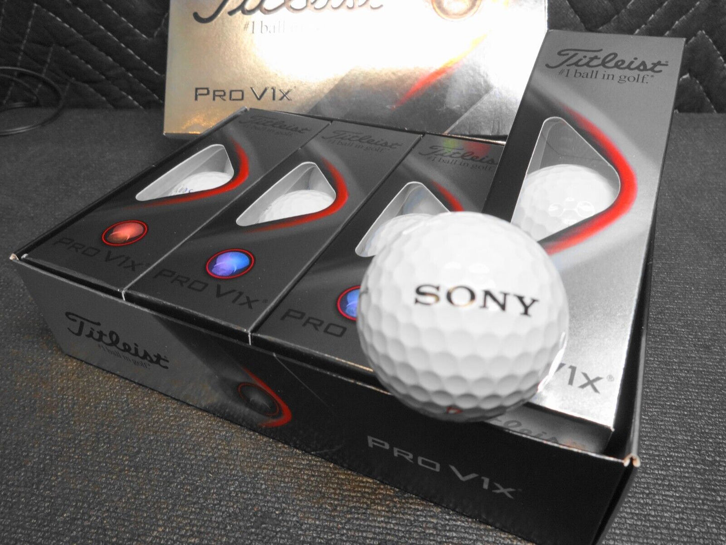 TITLEIST PRO V1x GOLF BALLS, BOX OF 12 BALLS (1 DOZEN) - Sony Open 20th Logo