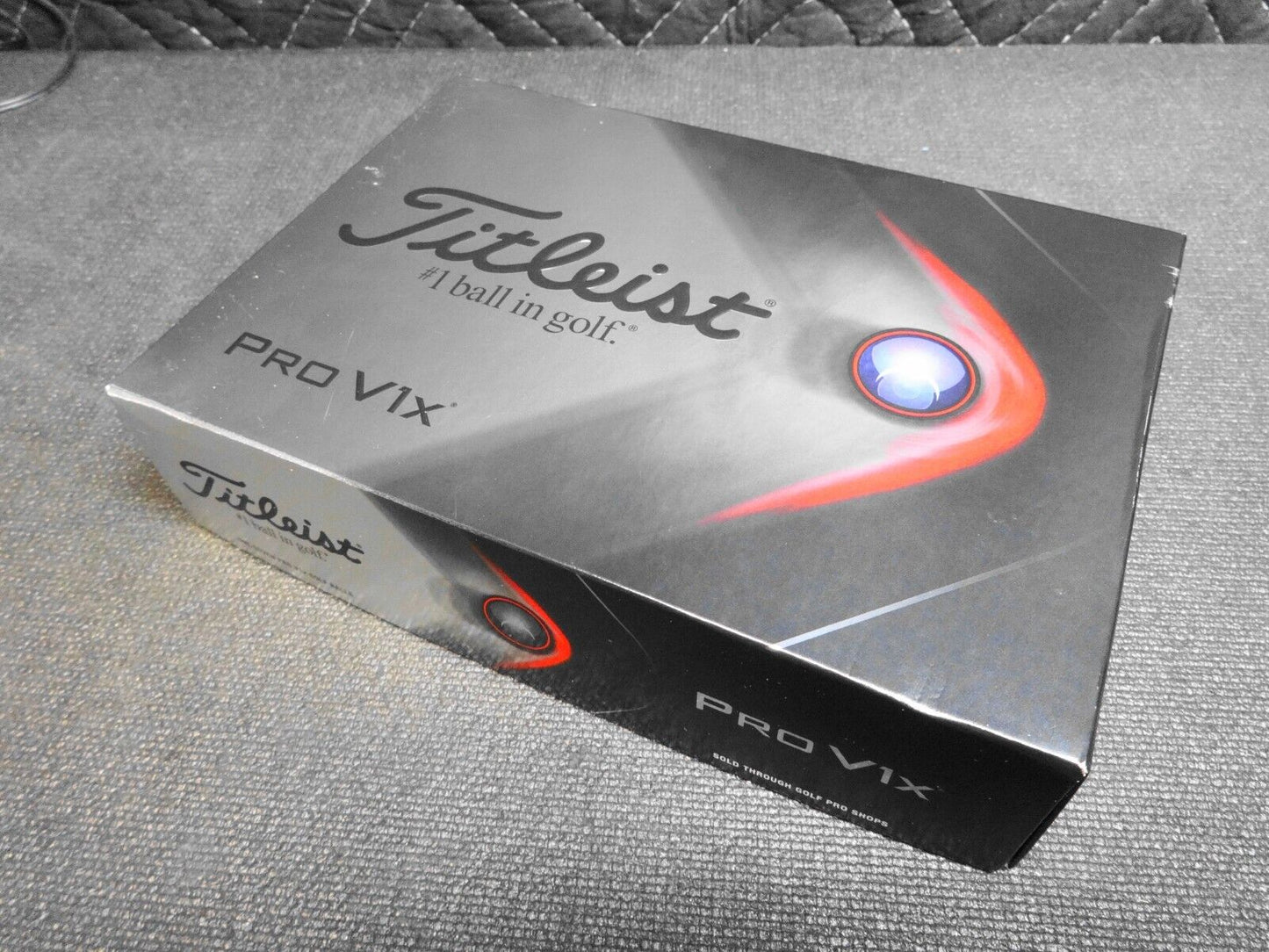 TITLEIST PRO V1x GOLF BALLS, BOX OF 12 BALLS (1 DOZEN) - Sony Open 20th Logo