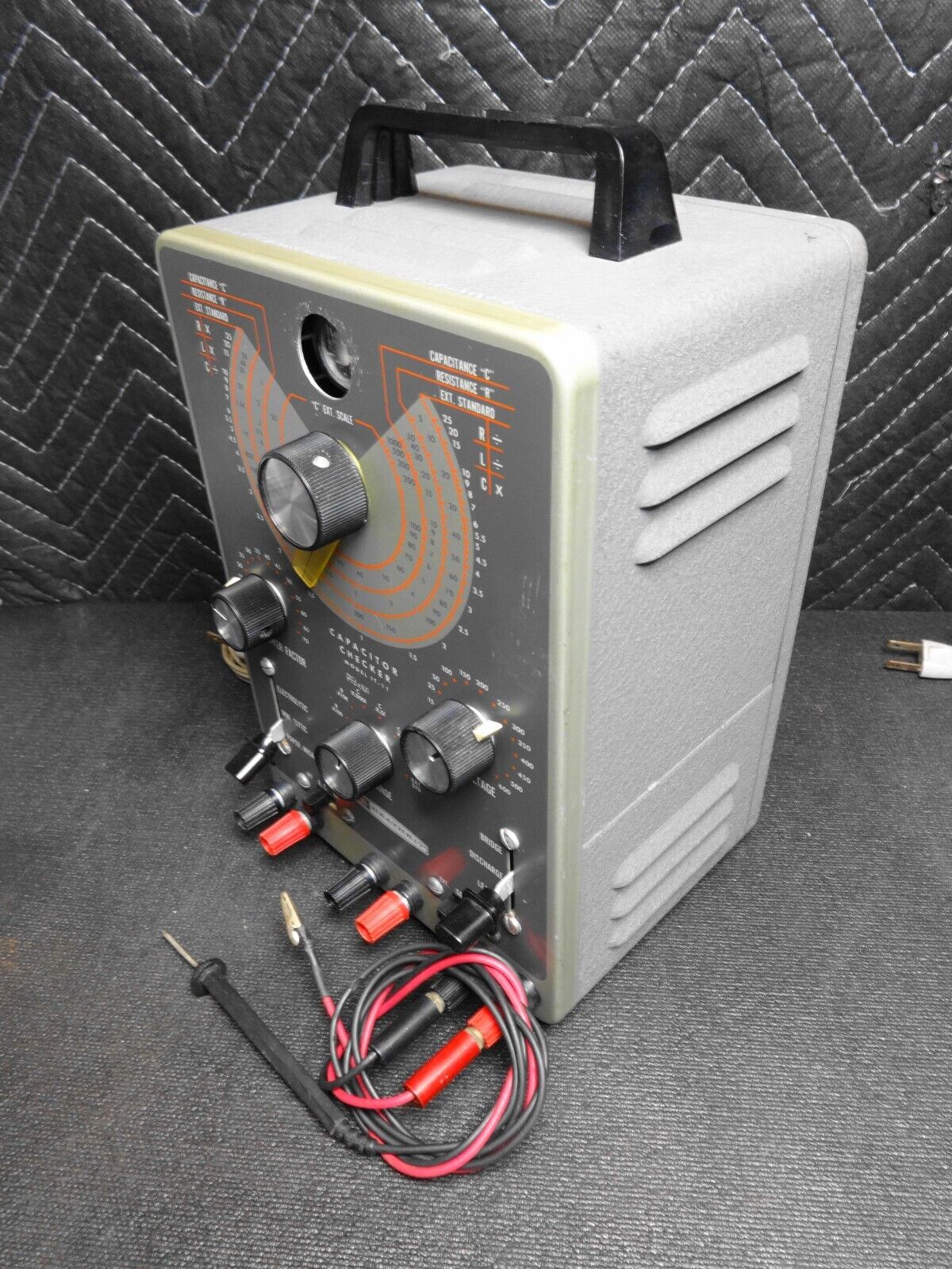 HEATHKIT IT-11 CAPACITOR TESTER CHECKER