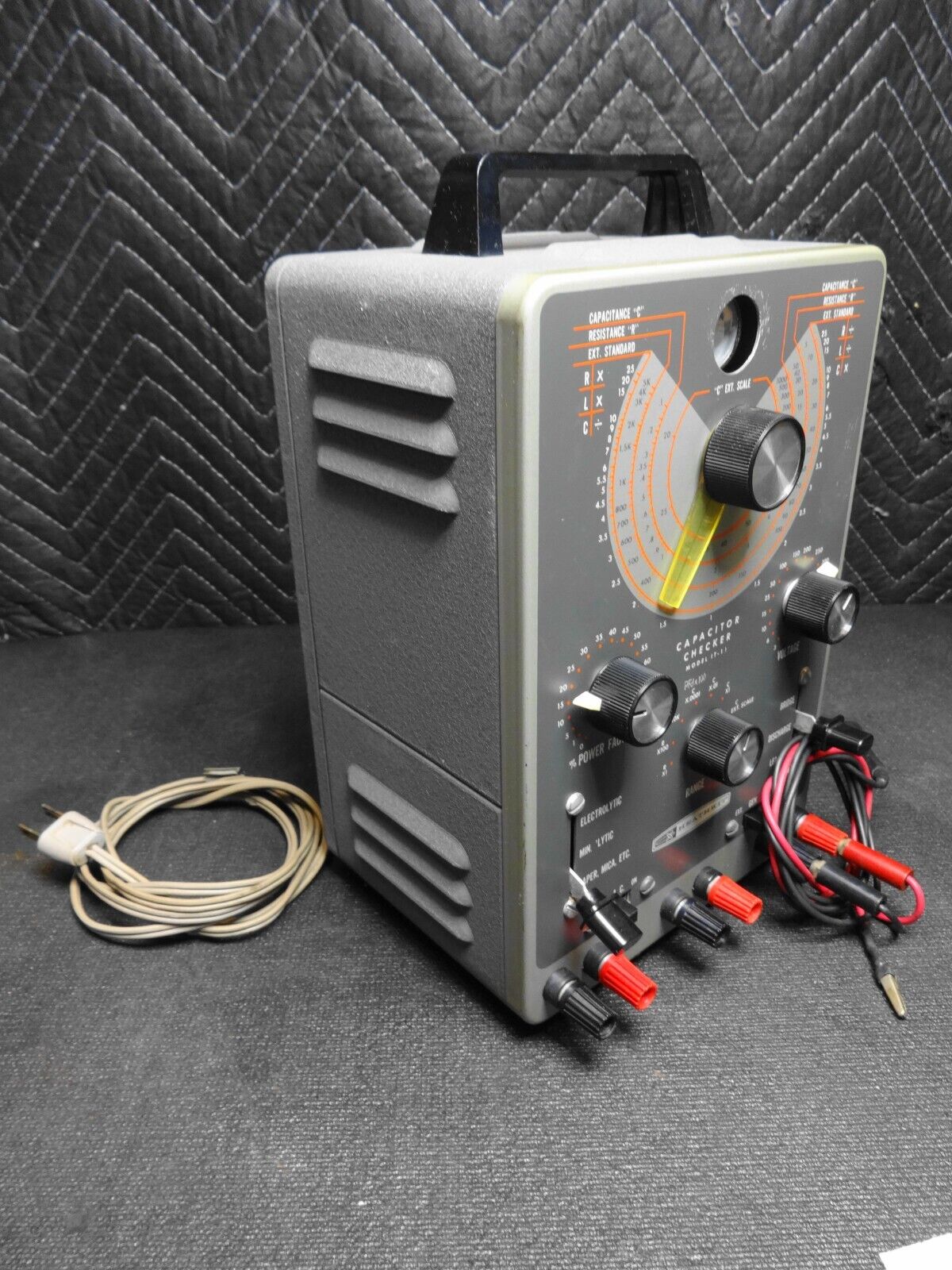 HEATHKIT IT-11 CAPACITOR TESTER CHECKER