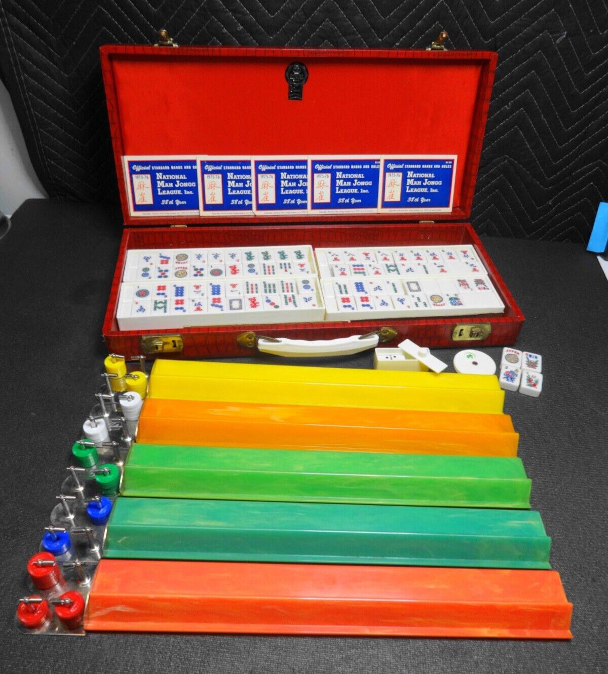 VINTAGE ROYAL BRAND BY CRISLOID BAKELITE MAH JONGG SET WITH 5 BAKELITE RACKS