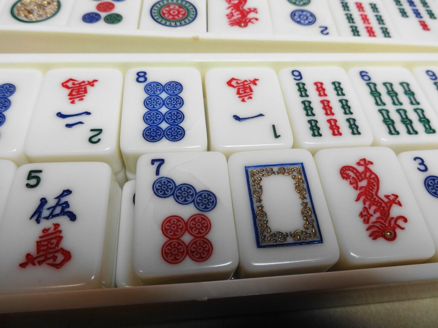 VINTAGE ROYAL BRAND BY CRISLOID BAKELITE MAH JONGG SET WITH 5 BAKELITE RACKS