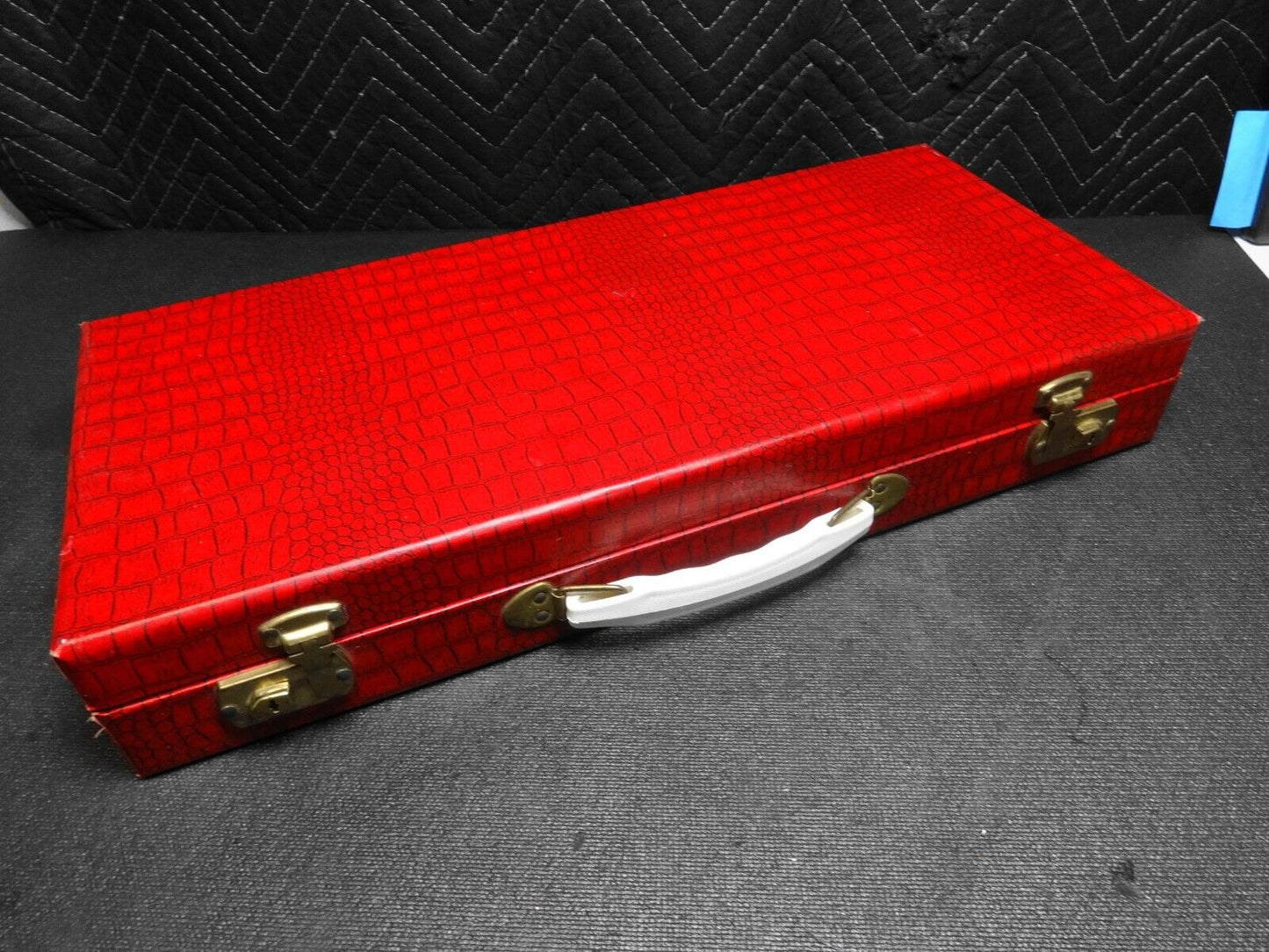 VINTAGE ROYAL BRAND BY CRISLOID BAKELITE MAH JONGG SET WITH 5 BAKELITE RACKS