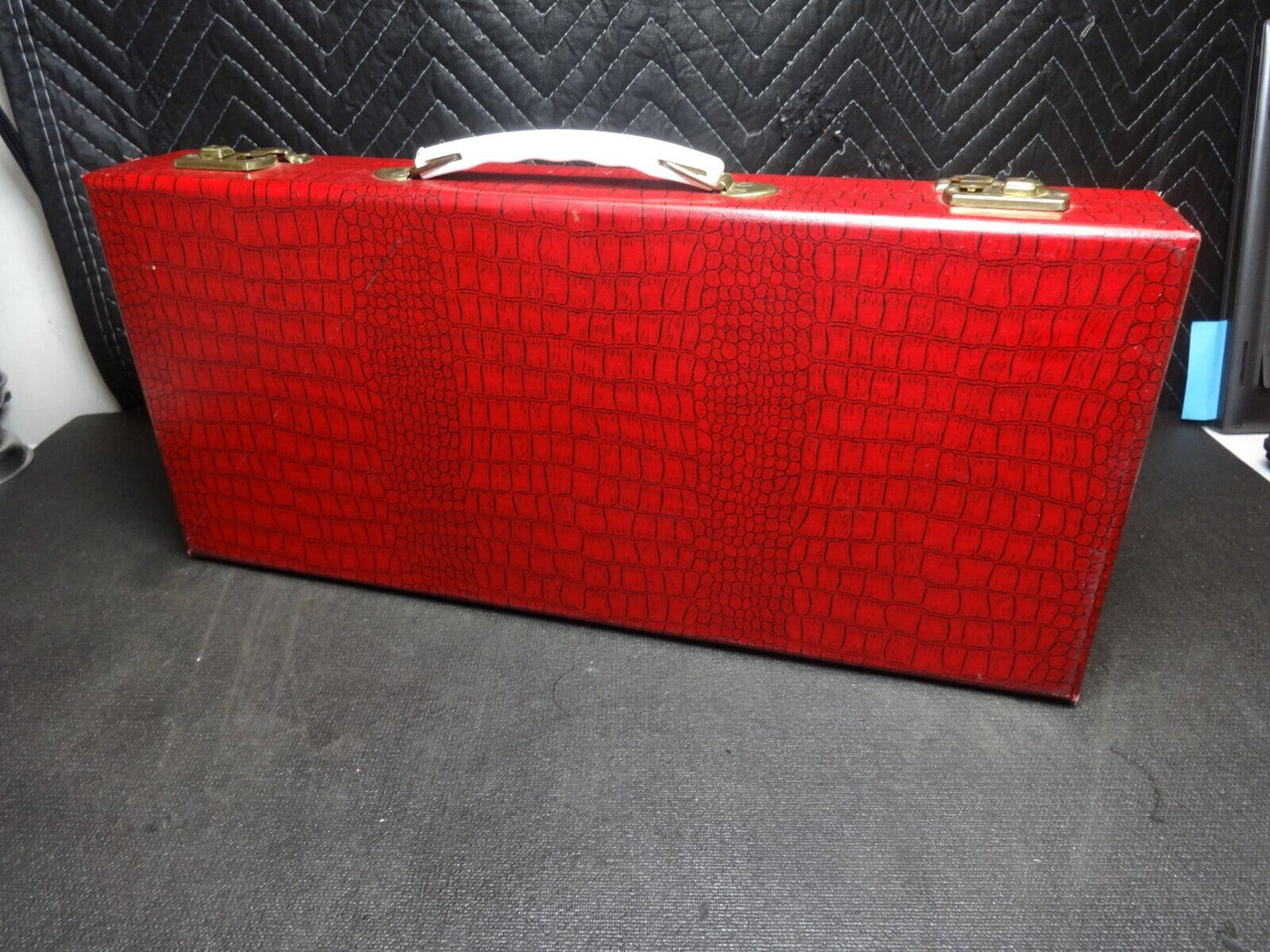 VINTAGE ROYAL BRAND BY CRISLOID BAKELITE MAH JONGG SET WITH 5 BAKELITE RACKS