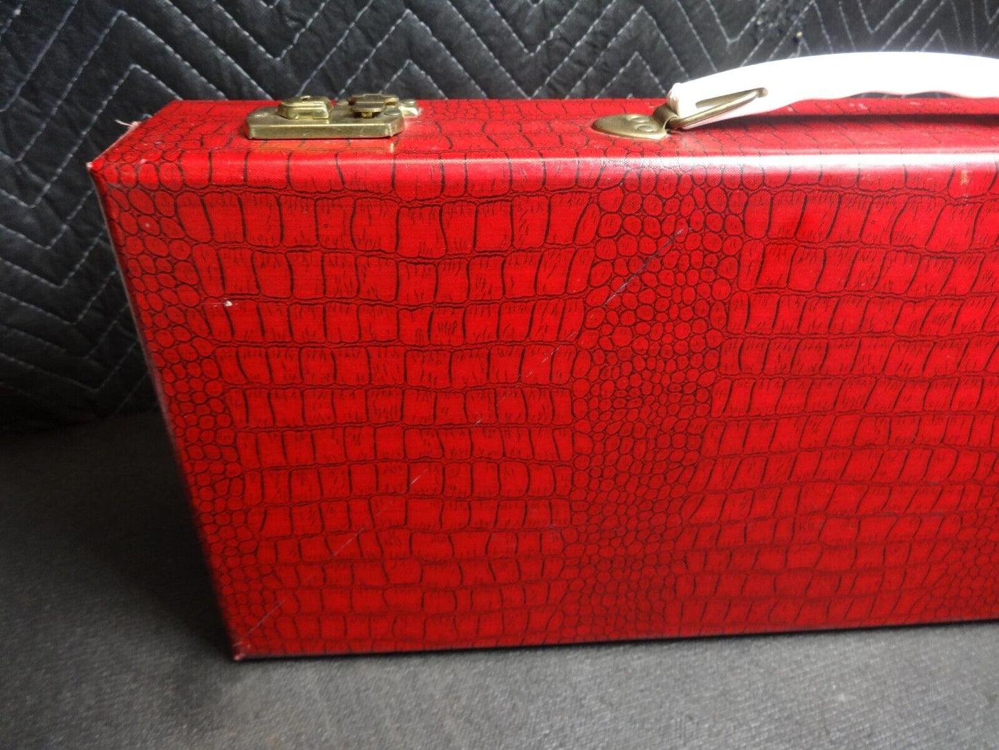 VINTAGE ROYAL BRAND BY CRISLOID BAKELITE MAH JONGG SET WITH 5 BAKELITE RACKS