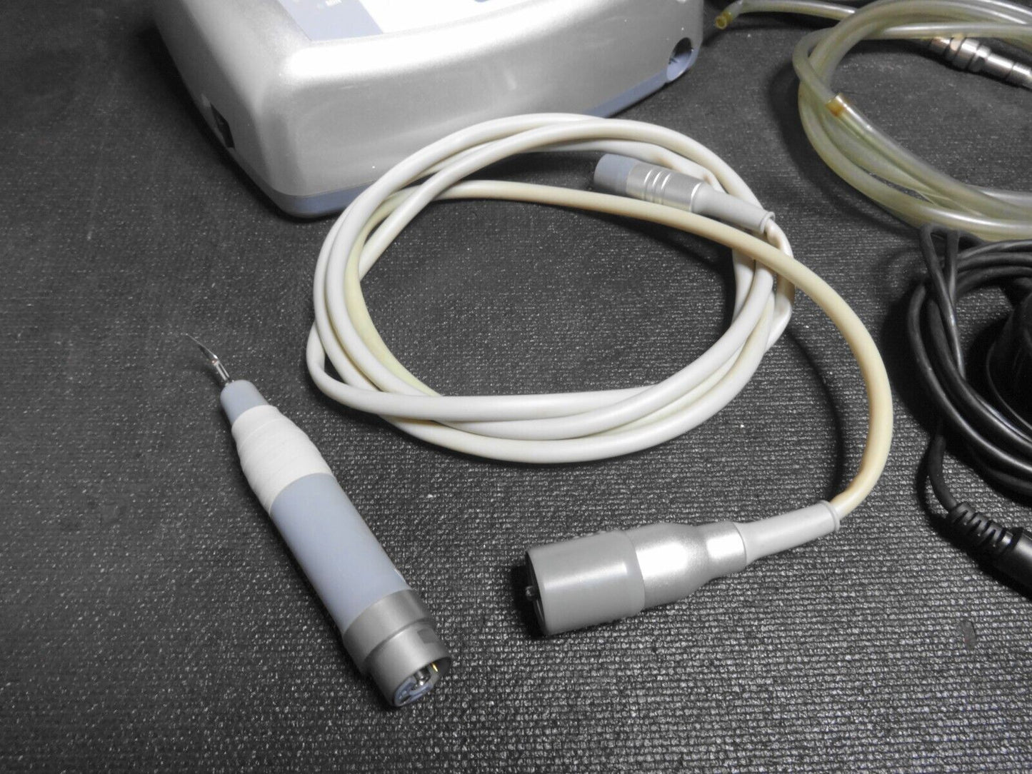 Hu-Friedy Symmetry IQ 3000 Ultrasonic Scaler