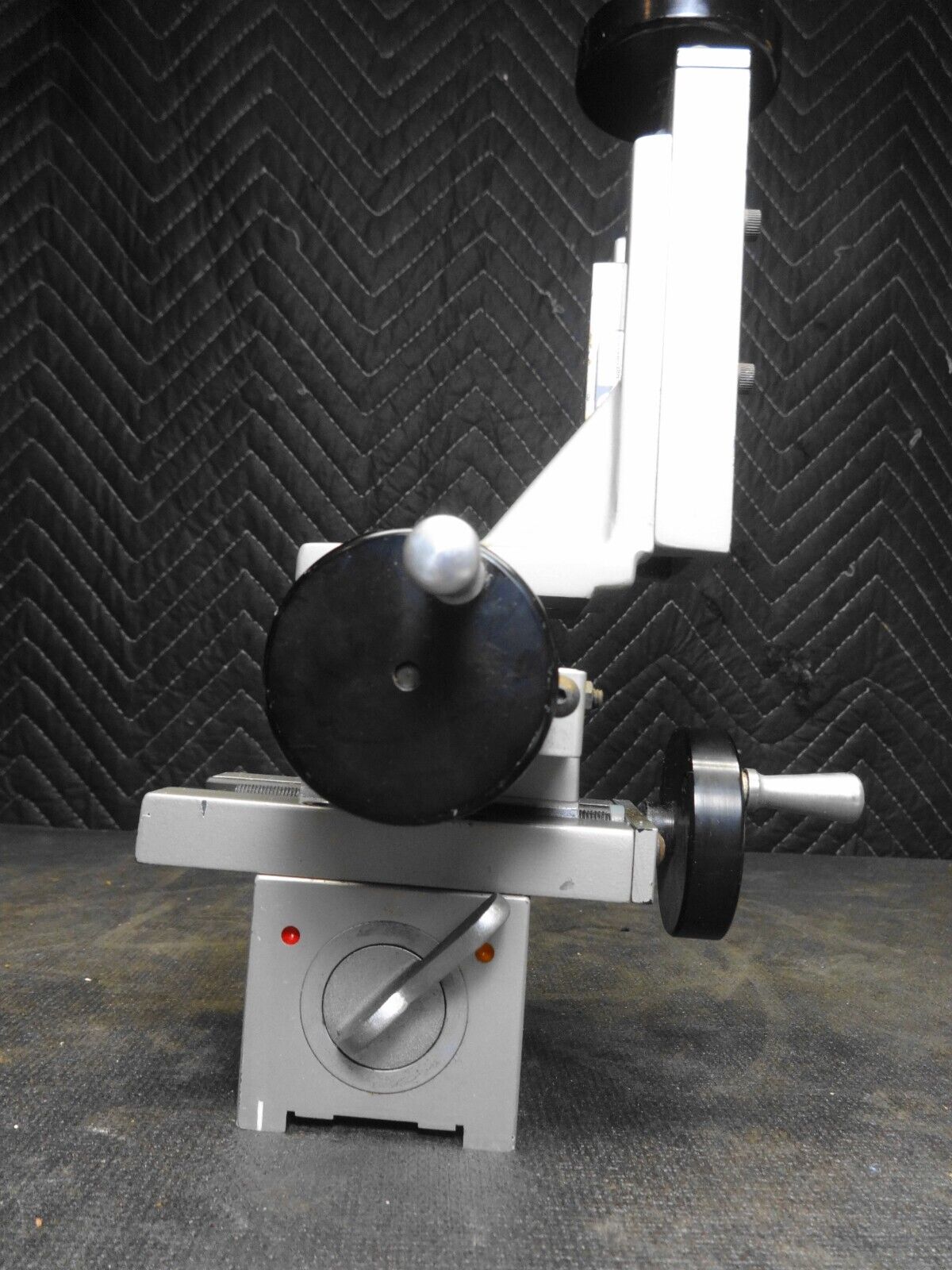 Gaertner Scientific Corp X-Y-Z Bench Setup W/ Compound Slide - Magnetic Base