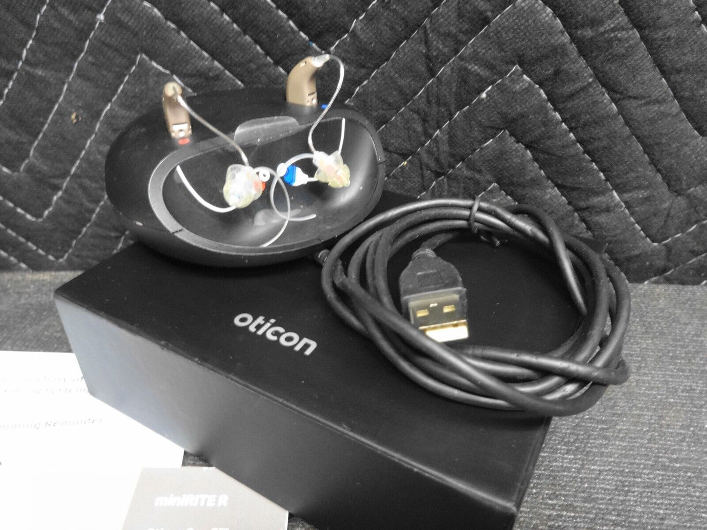 Oticon Ruby 2 Minirite R Charger & Hearing Aids - READ