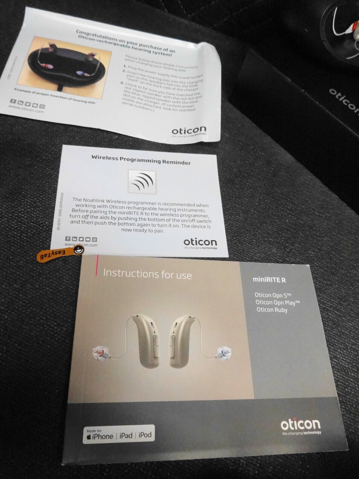 Oticon Ruby 2 Minirite R Charger & Hearing Aids - READ