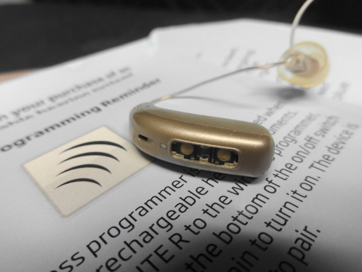 Oticon Ruby 2 Minirite R Charger & Hearing Aids - READ