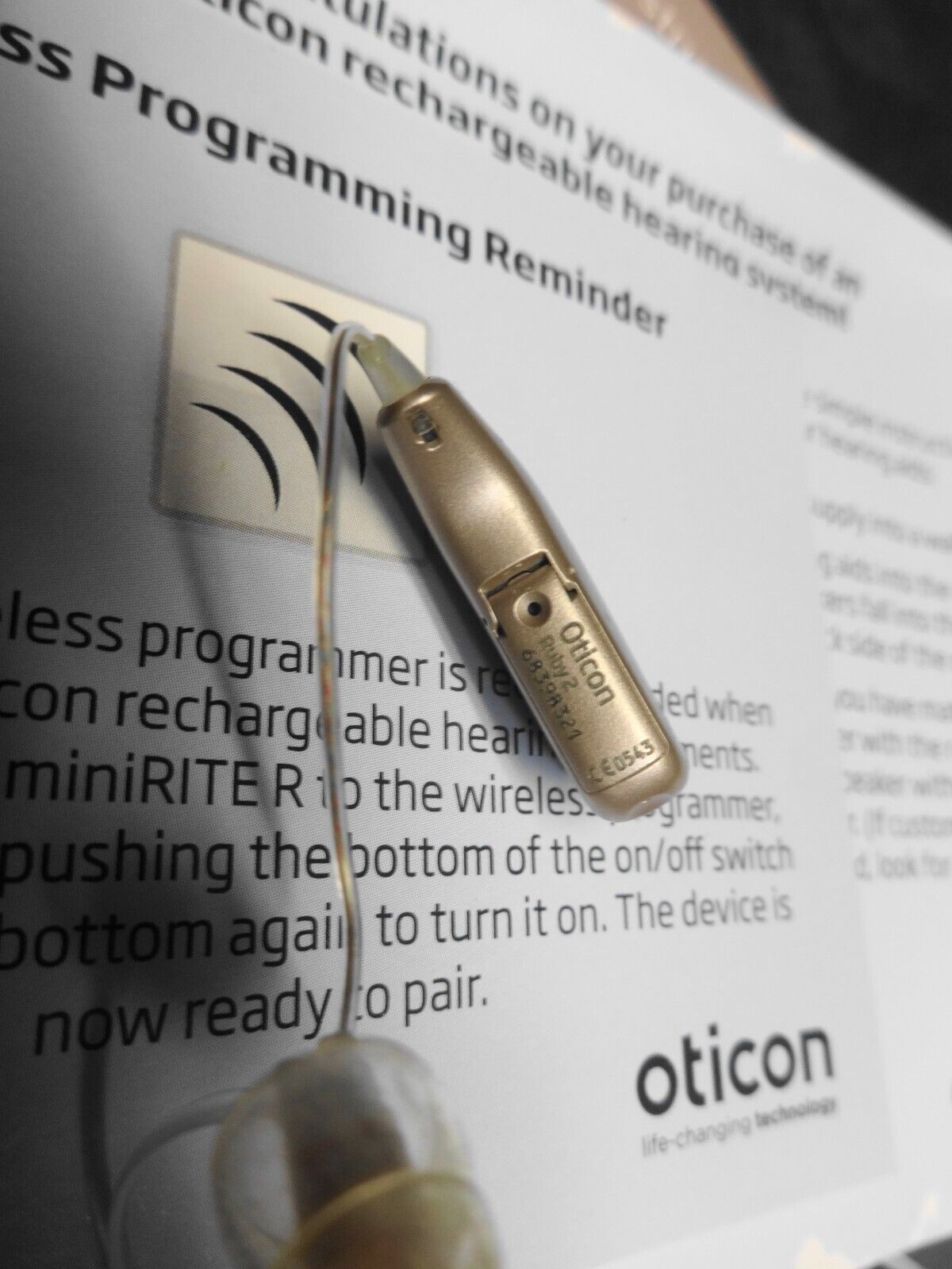 Oticon Ruby 2 Minirite R Charger & Hearing Aids - READ