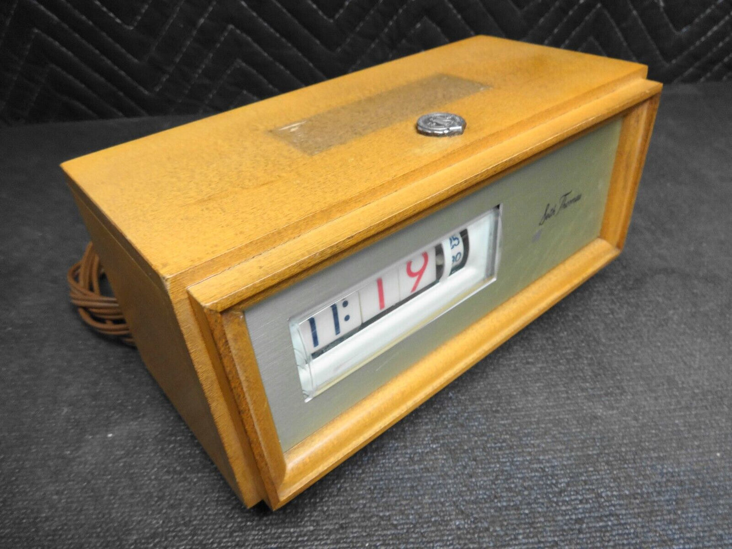 Seth Thomas Vintage Speed Read Flip Clock Maple Wood Model E037-000 - Working