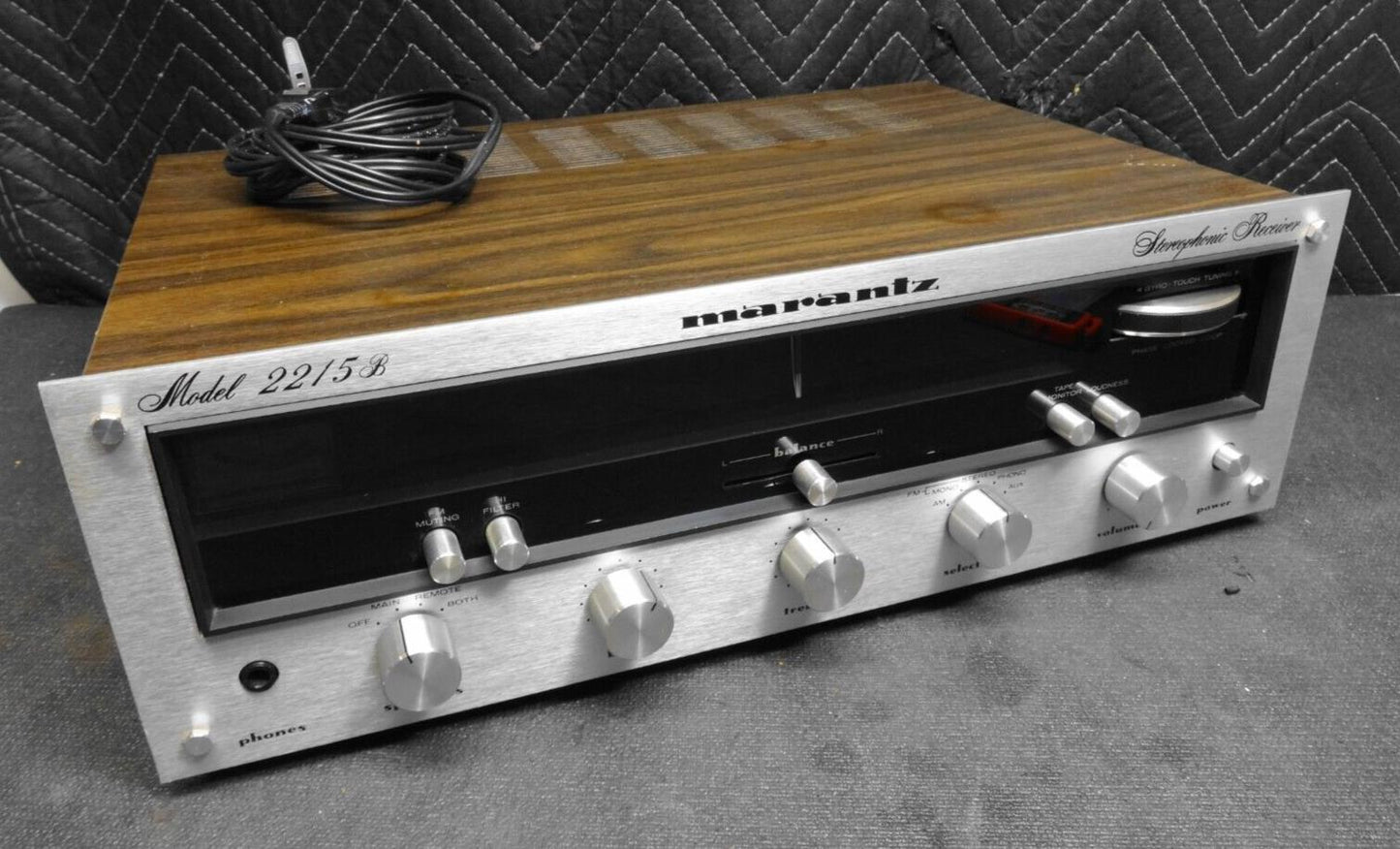 Vintage Marantz 2215B 15W AM/FM Stereo Receiver - 1973 - *SERVICED*