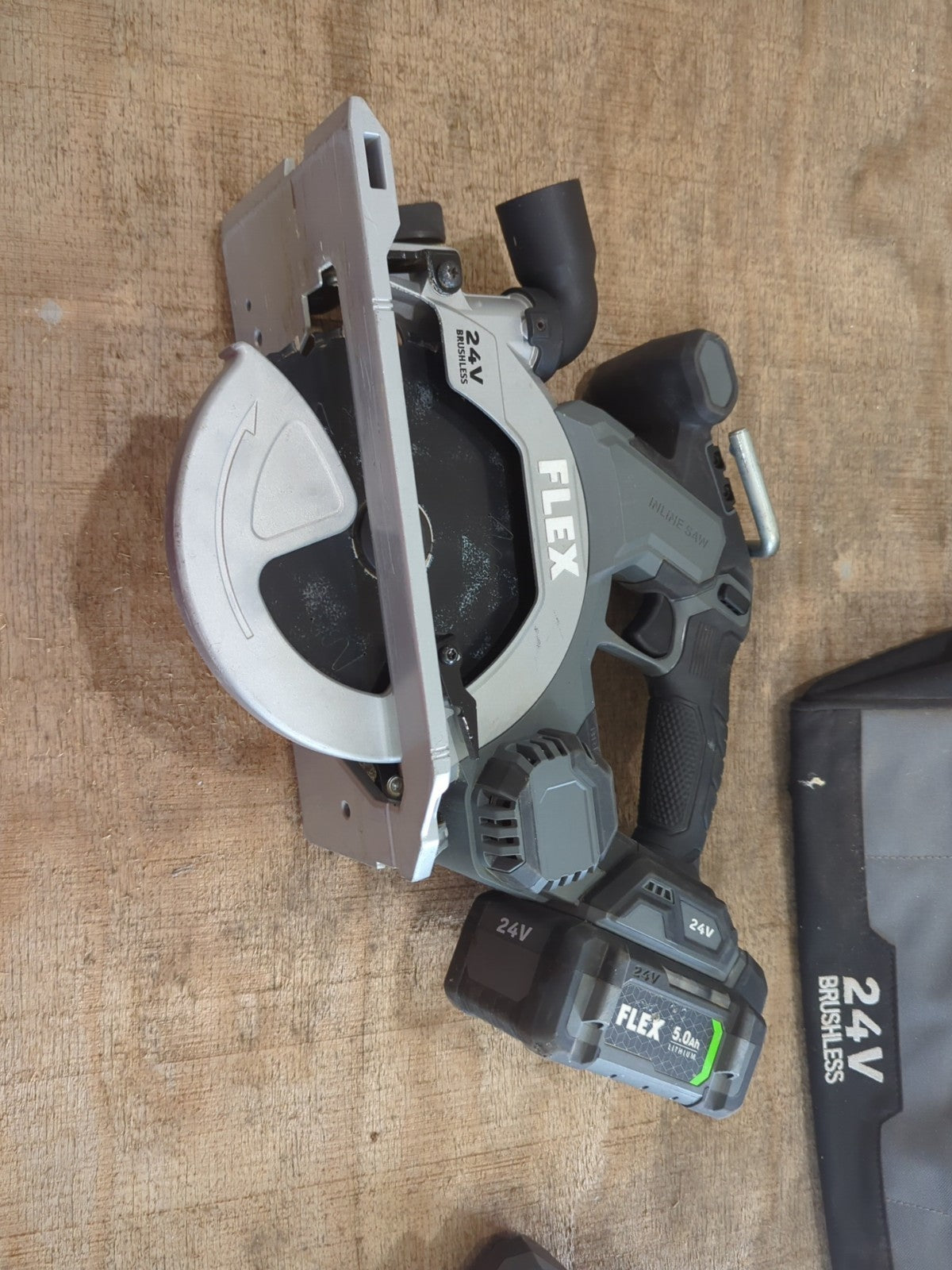 FLEX 24-volt 6-1/2" Brushless Cordless Circular Saw Kit - FX2131A