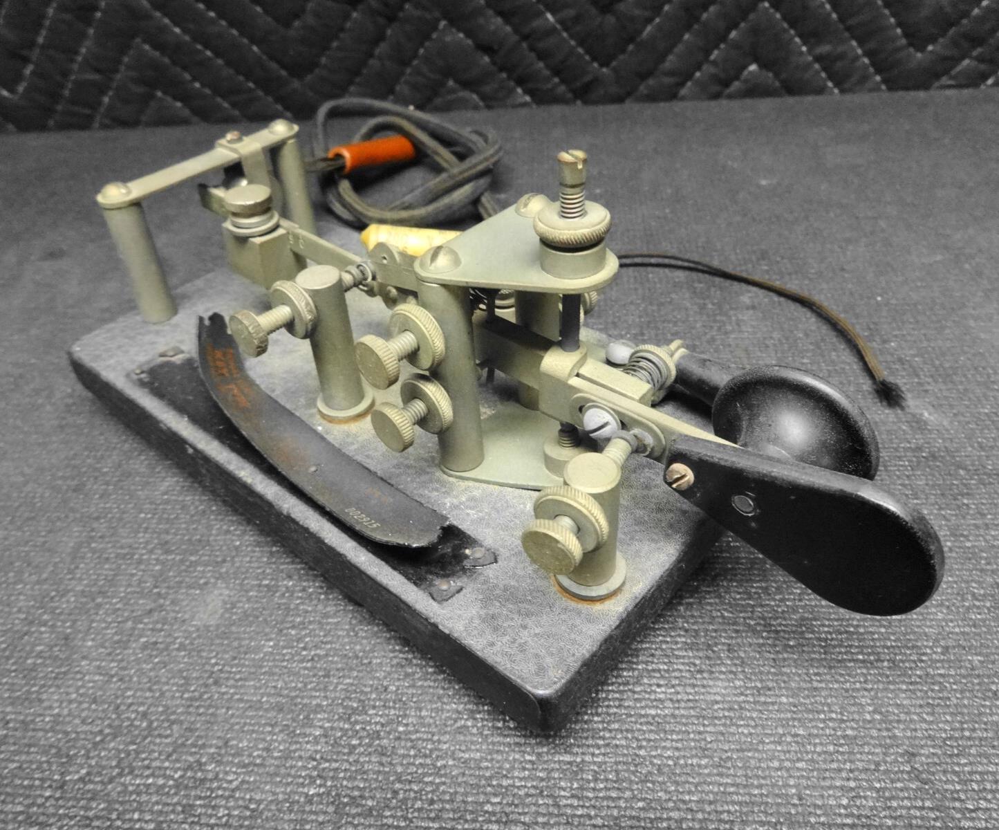 Lionel Army Signal Corps J-36 - Telegraph HAM Morse Code Key Vibroplex Style Bug