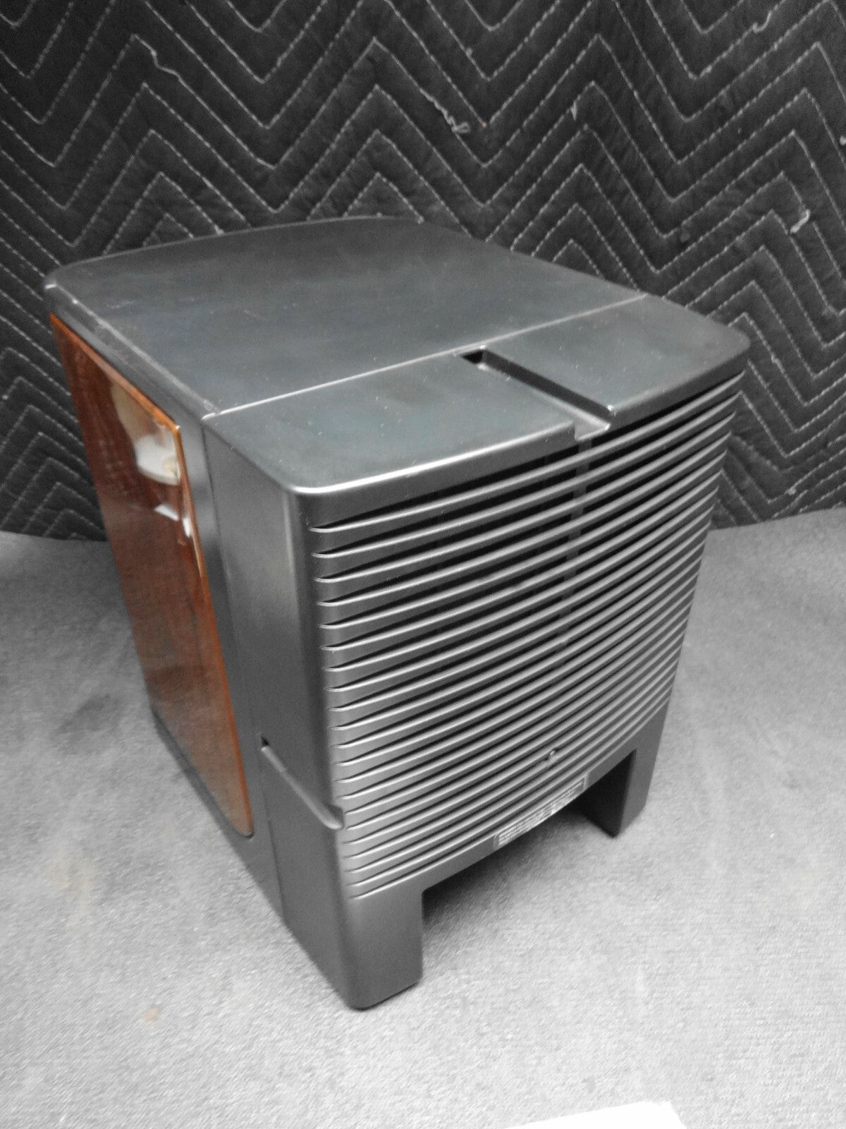 Fresh Air 2.1 by EcoQuest Air Purifier / Ionizer / Sanitizer w/ Remote & Manual