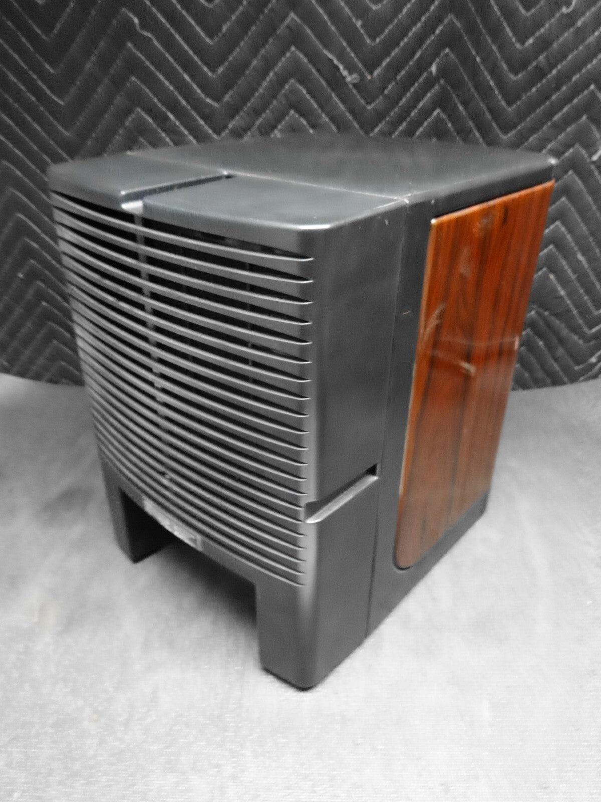Fresh Air 2.1 by EcoQuest Air Purifier / Ionizer / Sanitizer w/ Remote & Manual