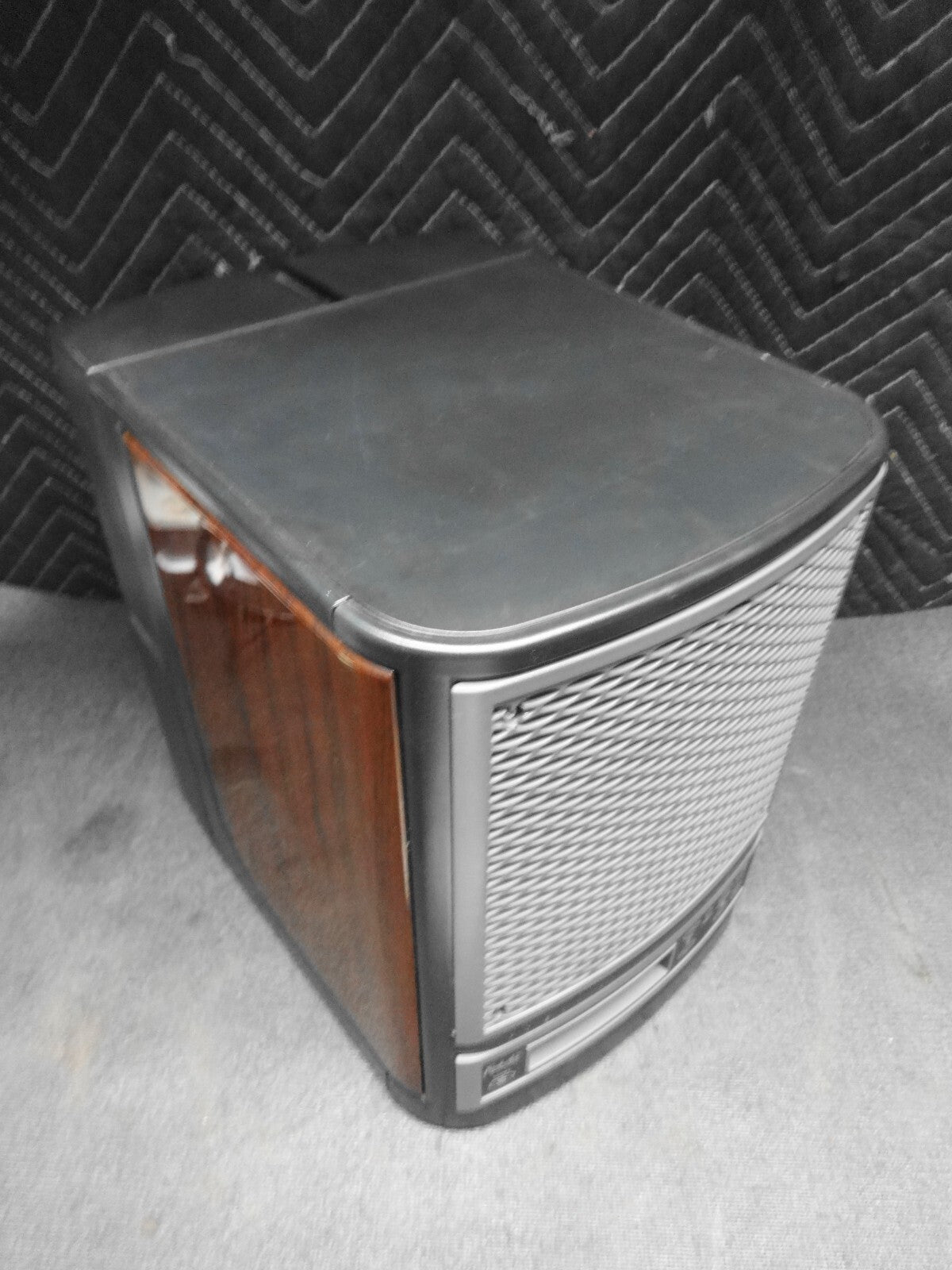 Fresh Air 2.1 by EcoQuest Air Purifier / Ionizer / Sanitizer w/ Remote & Manual