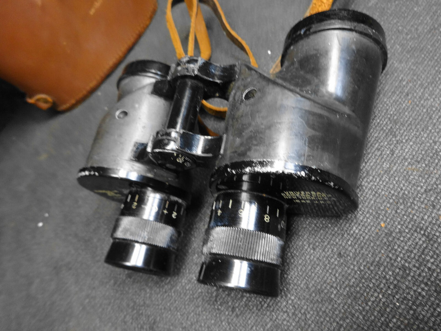 UNIVERSAL CAMERA CORP BINOCULARS M6 6×30 WW2 US ARMY ISSUE 1942 + M17 Case