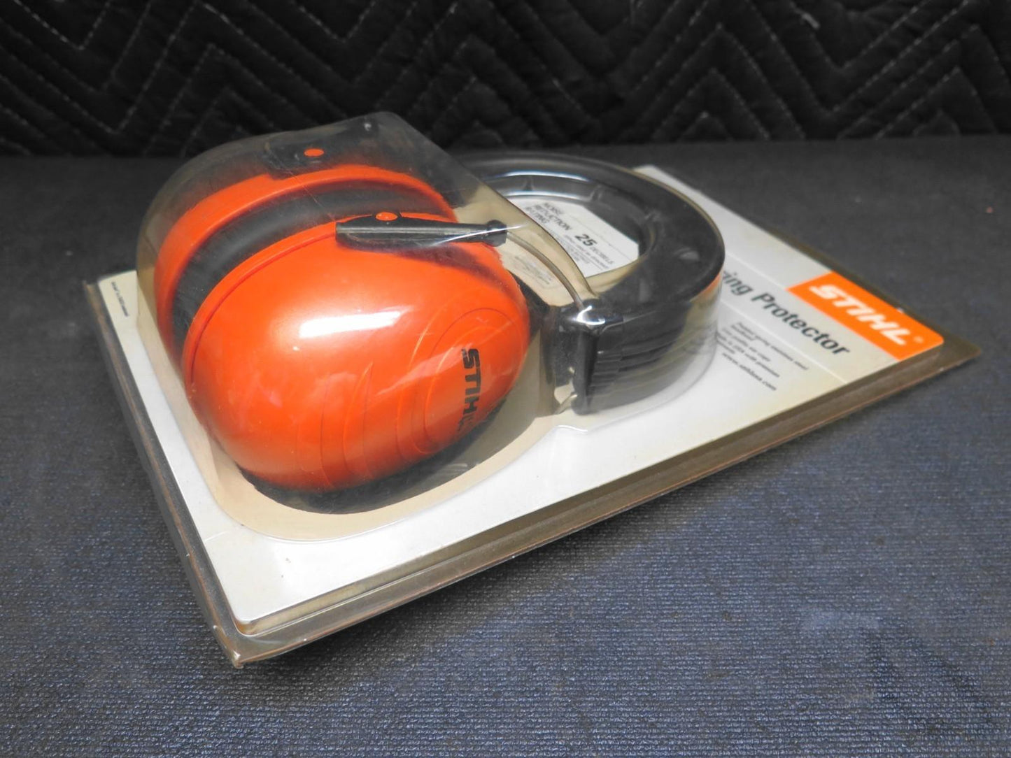 NOS OEM Stihl Professional 25db Hearing Protector/ Earmuffs Part # 0000-886-0402