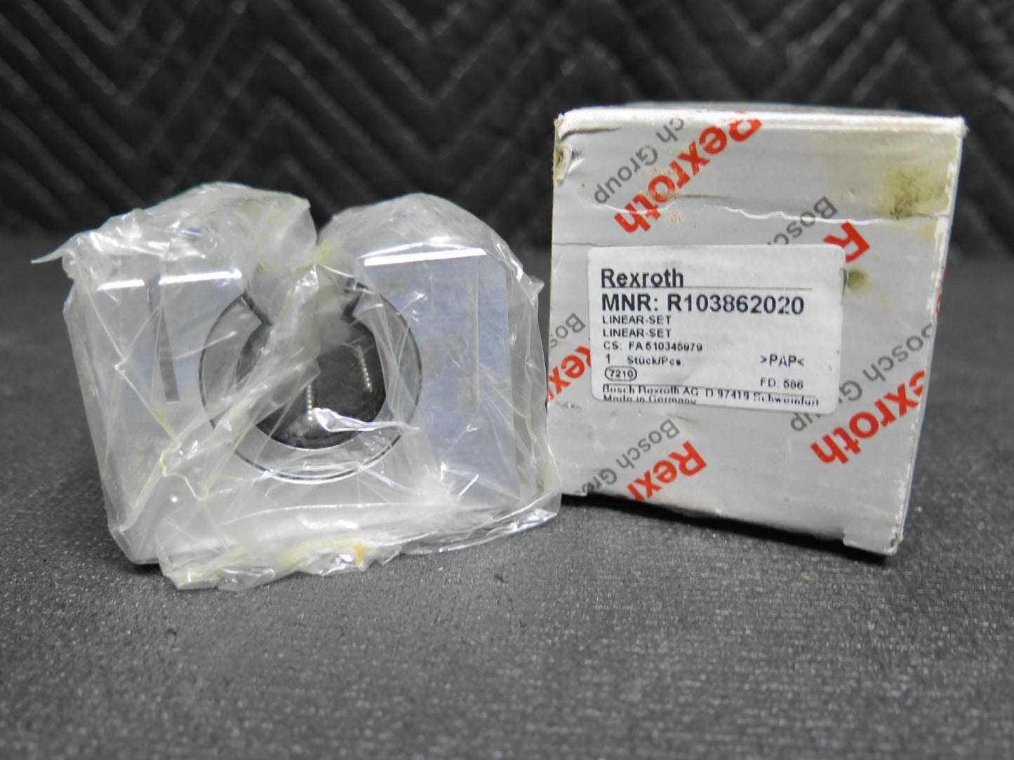 REXROTH BOSCH R103862020 LINEAR BLOCK BUSHING BEARING - NEW