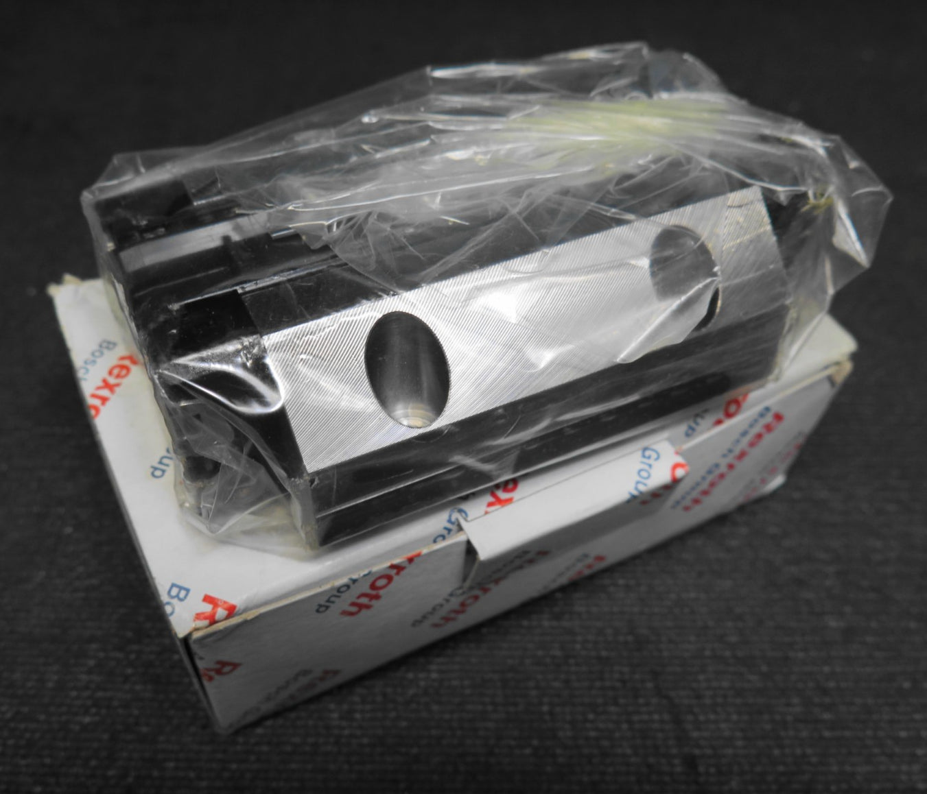 Bosch Rexroth Pre-Greased Runner Block/Ball Rail R165321420