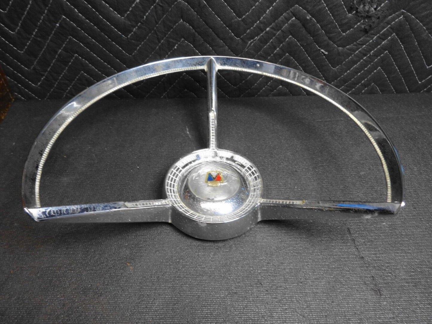 ORIGINAL MASTER GUIDE POWER STEERING HORN RING FOR A 1957 1958 FORD FAIRLANE CAR