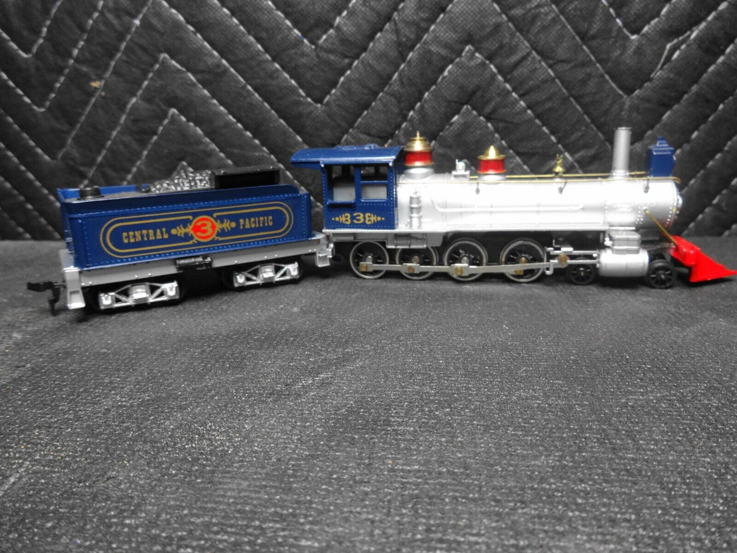 Tyco 1880 HO 4-8-0 Central Pacific #3 Lighted Steam Locomotive & Tender 253-25