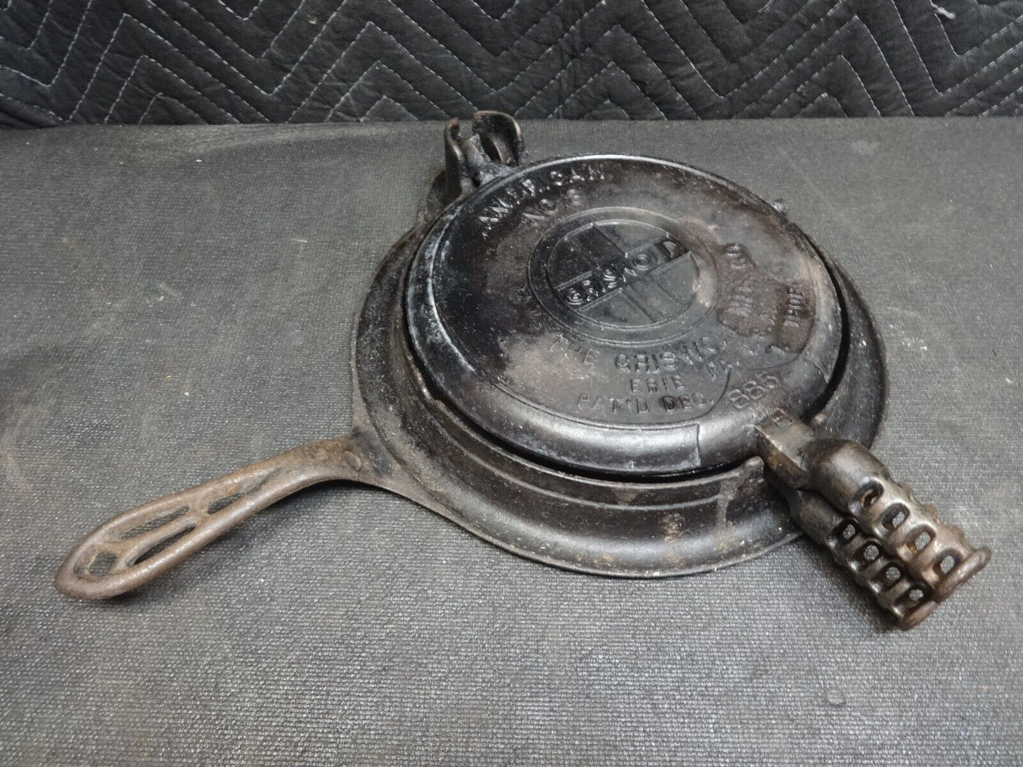 Vintage Griswold American #8 Cast Iron 886 E Low Base Waffle Iron - no handles