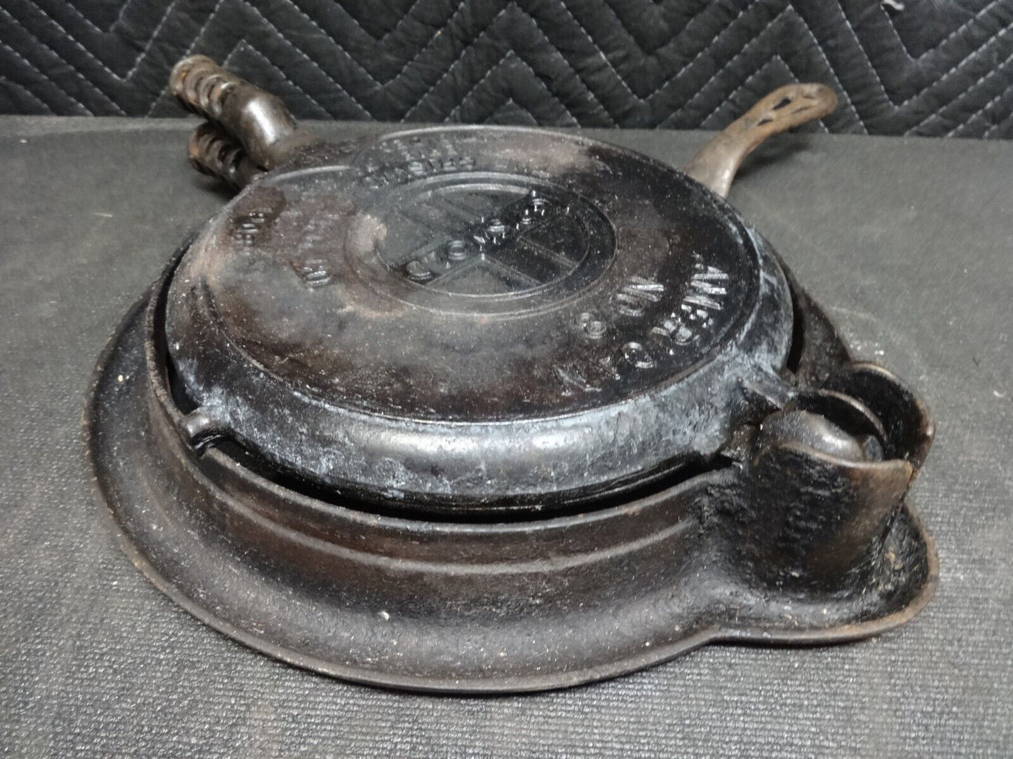 Vintage Griswold American #8 Cast Iron 886 E Low Base Waffle Iron - no handles