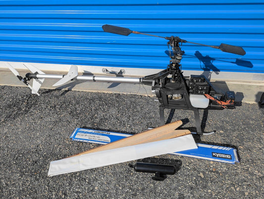 KYOSHO CONCEPT 60 RC ENGINE POWERED HELICOPTER Chassis w/ Engine & Radio / Gyro