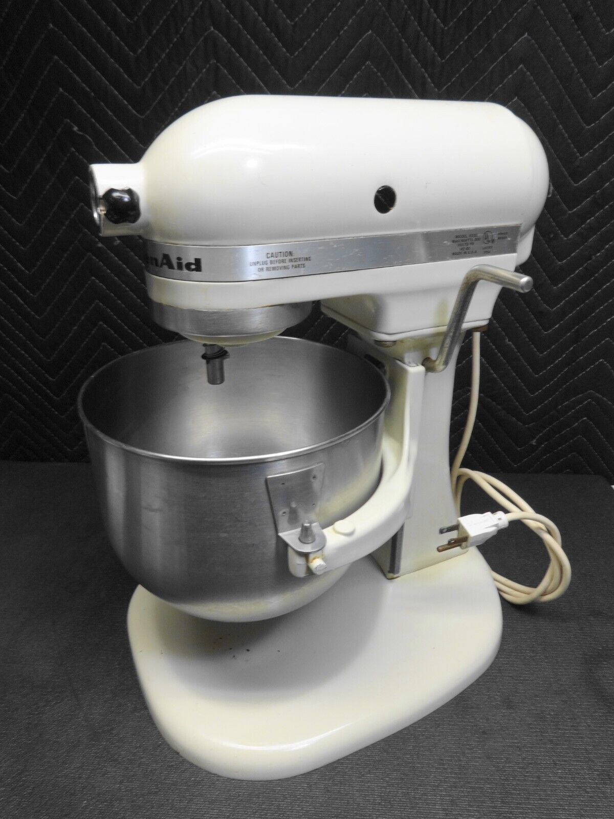 KitchenAid K5SS White Heavy Duty Series 5qt w/Mixer Bowl & Attachments