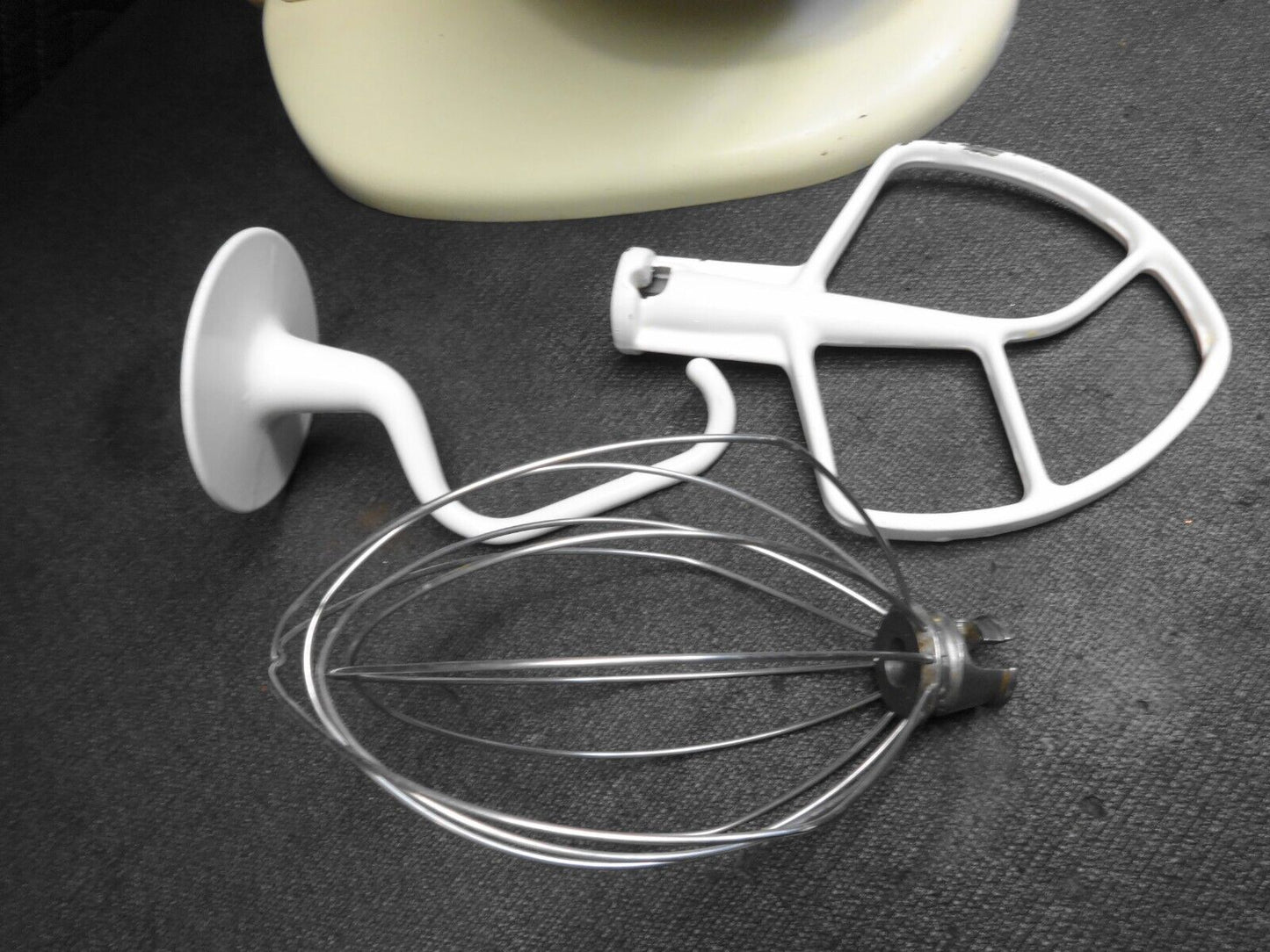 KitchenAid K5SS White Heavy Duty Series 5qt w/Mixer Bowl & Attachments