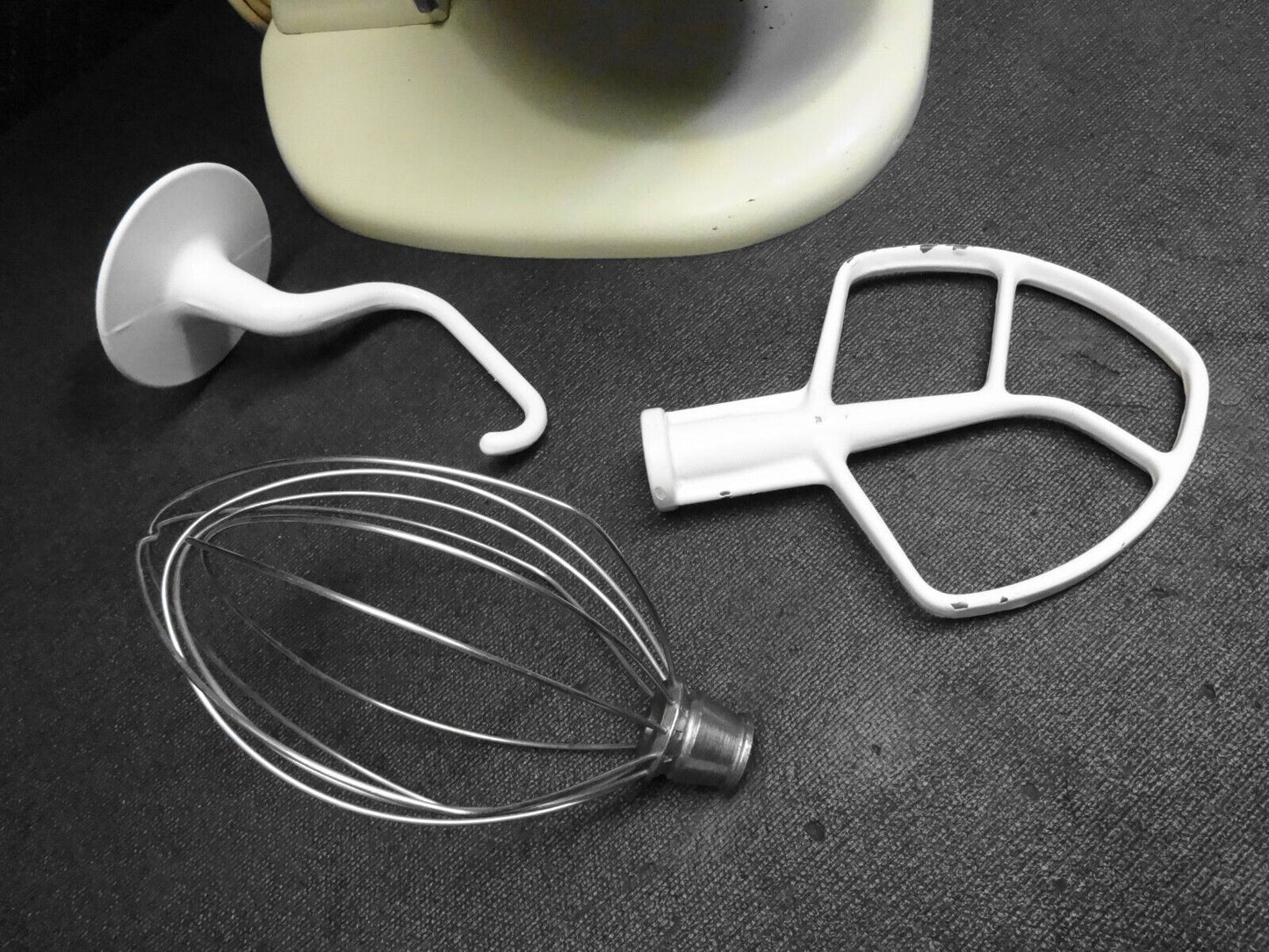 KitchenAid K5SS White Heavy Duty Series 5qt w/Mixer Bowl & Attachments