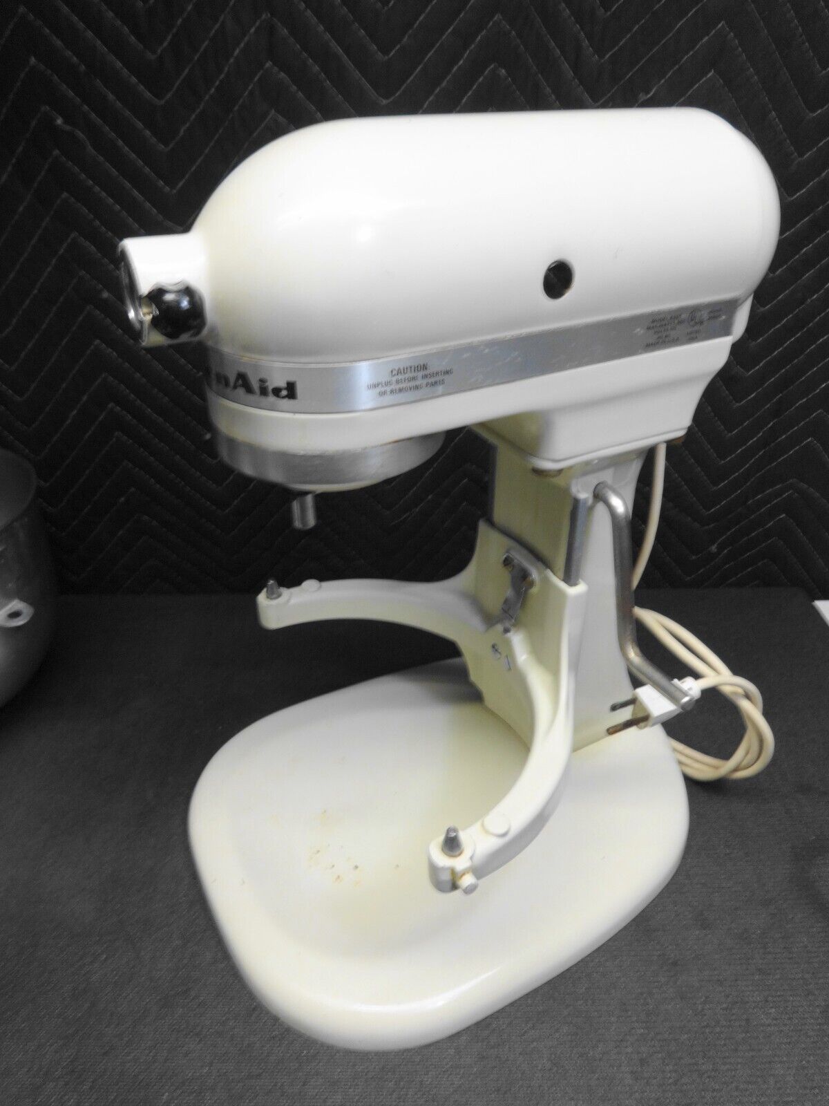 KitchenAid K5SS White Heavy Duty Series 5qt w/Mixer Bowl & Attachments