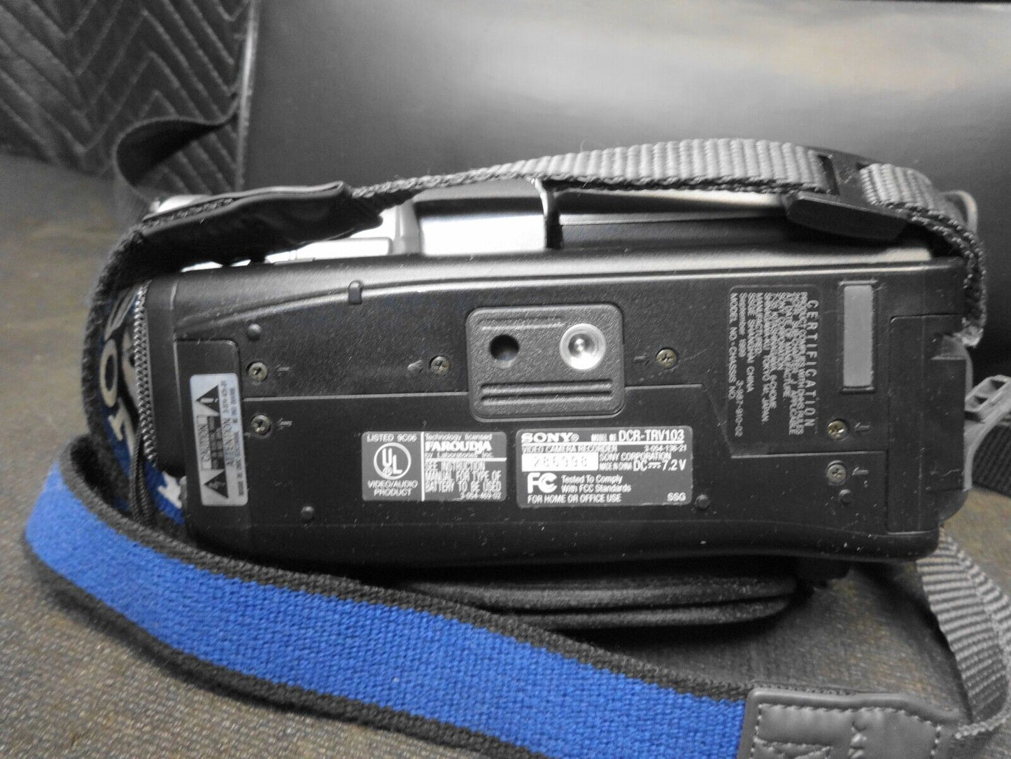 Sony DCR-TRV103 Digital8 8mm Hi8 Video Camcorder w/ Remote - Nightshot - *READ*