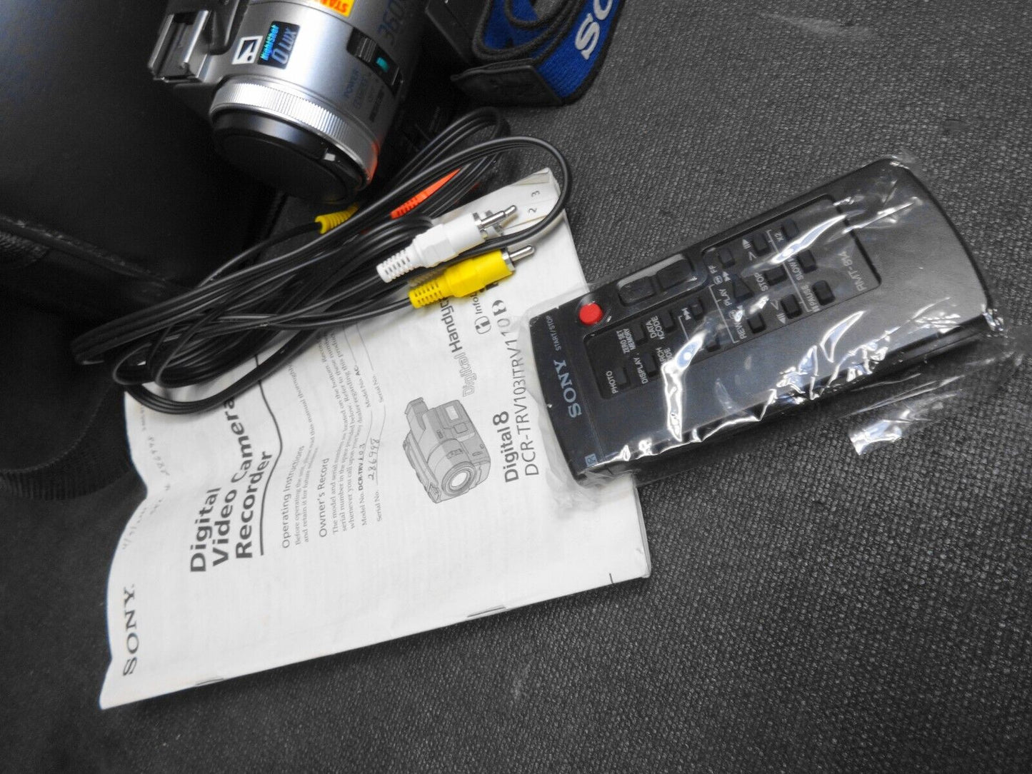 Sony DCR-TRV103 Digital8 8mm Hi8 Video Camcorder w/ Remote - Nightshot - *READ*