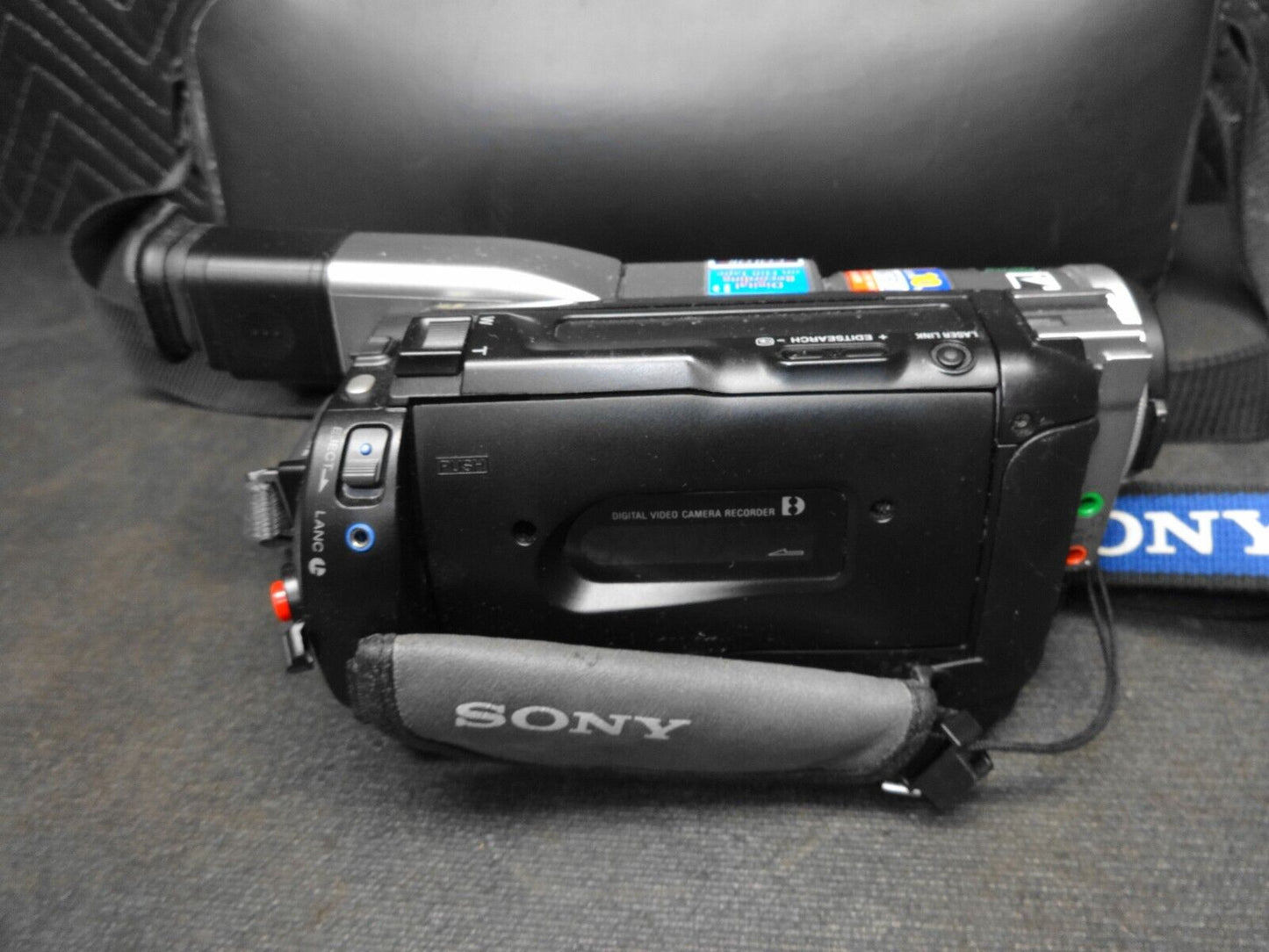 Sony DCR-TRV103 Digital8 8mm Hi8 Video Camcorder w/ Remote - Nightshot - *READ*