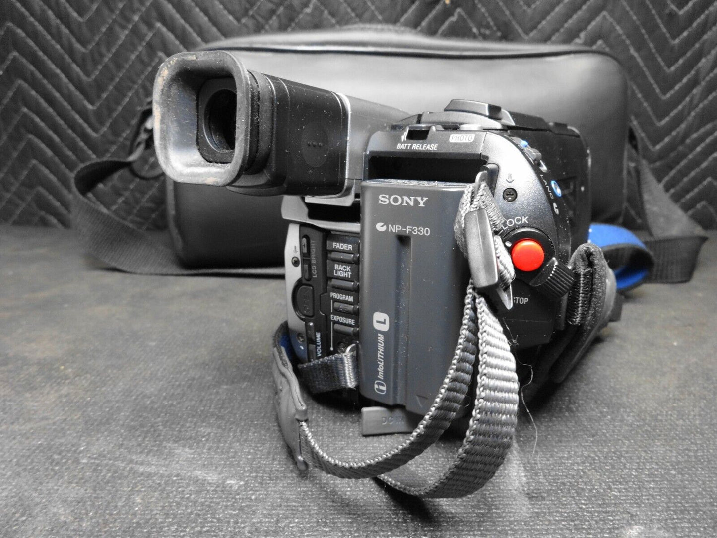 Sony DCR-TRV103 Digital8 8mm Hi8 Video Camcorder w/ Remote - Nightshot - *READ*