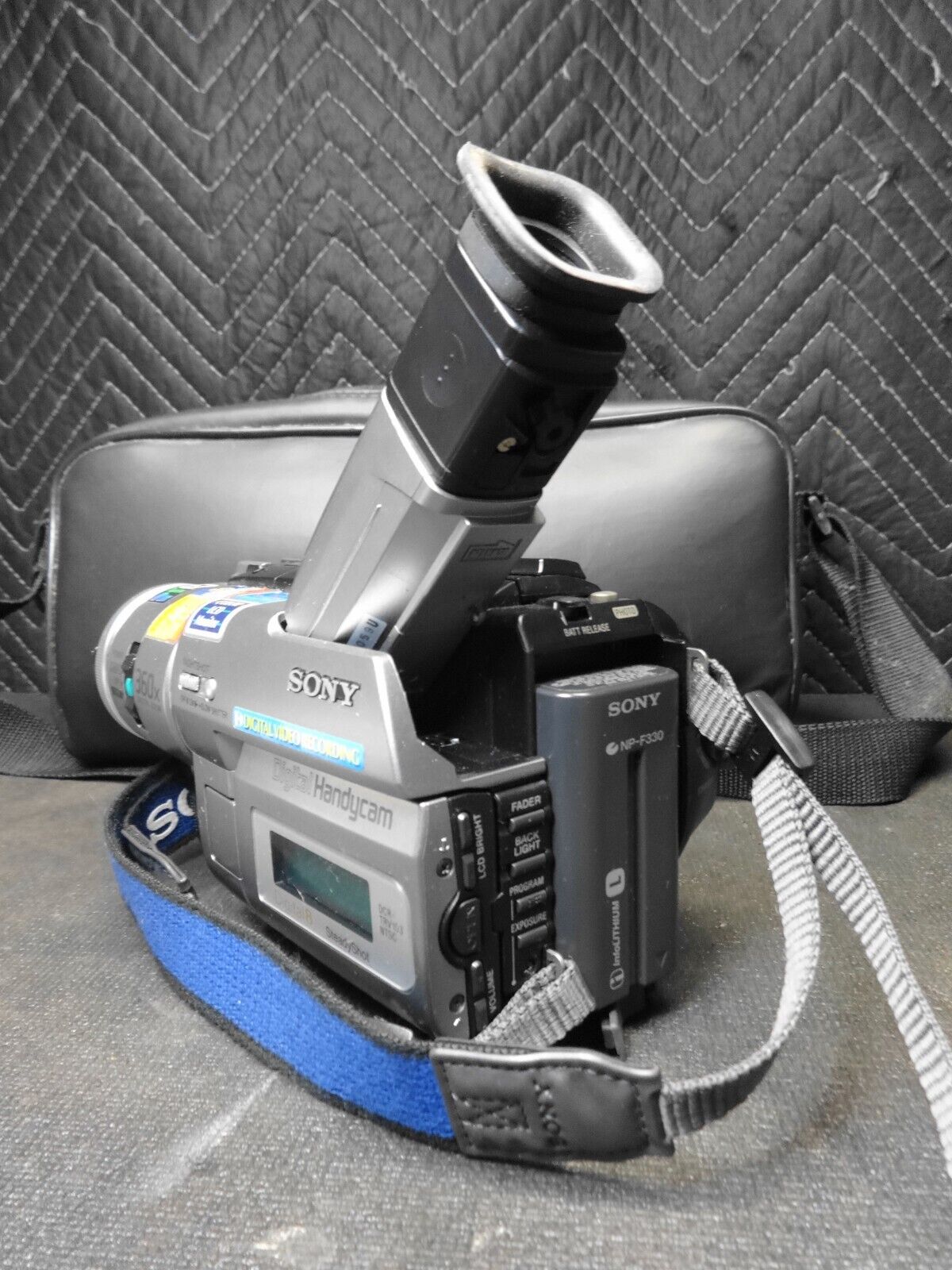 Sony DCR-TRV103 Digital8 8mm Hi8 Video Camcorder w/ Remote - Nightshot - *READ*