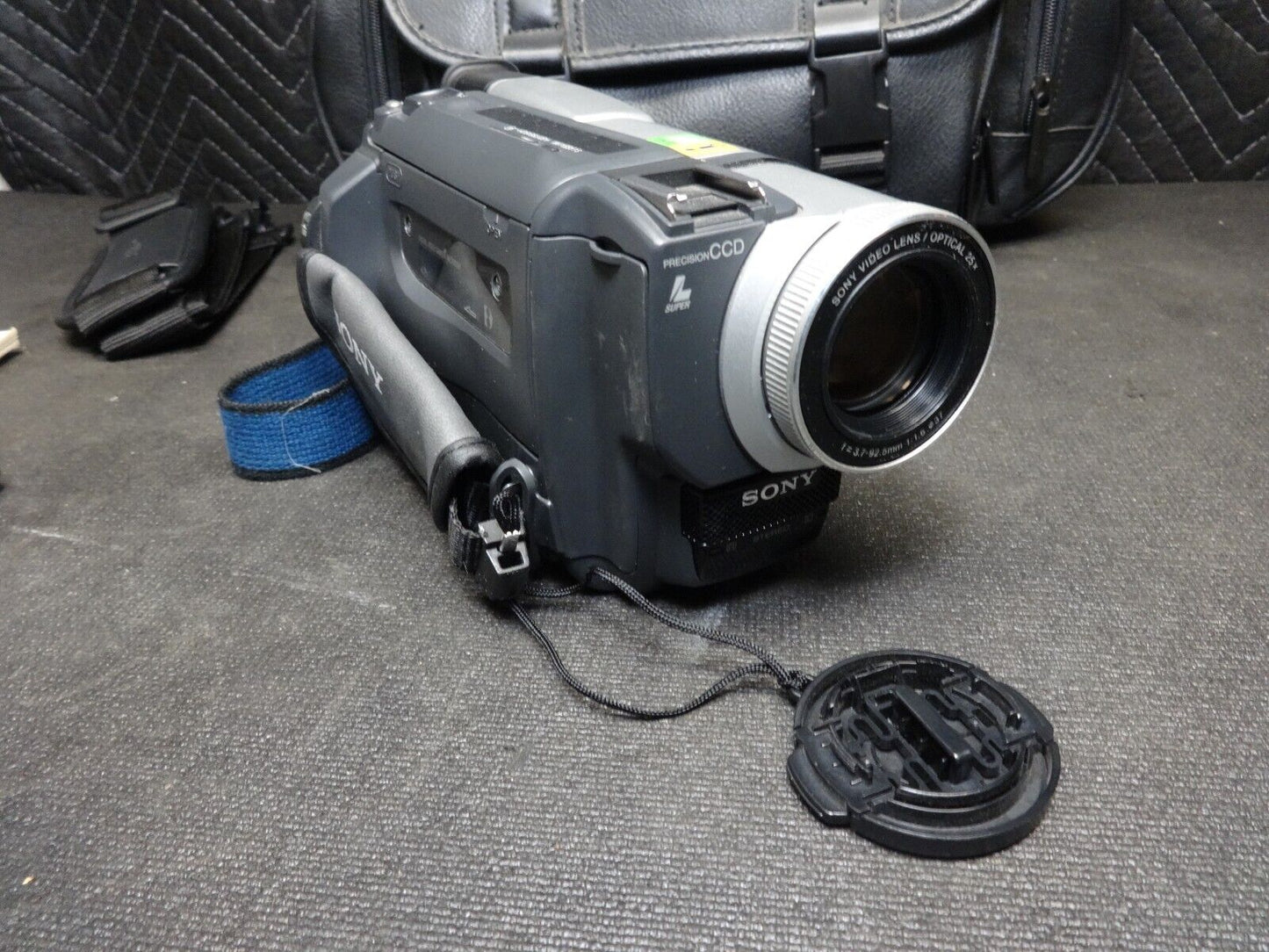 Sony Handycam DCR-TRV320 Camcorder Nightshot w/ Manual, Cables, Bag, Charger