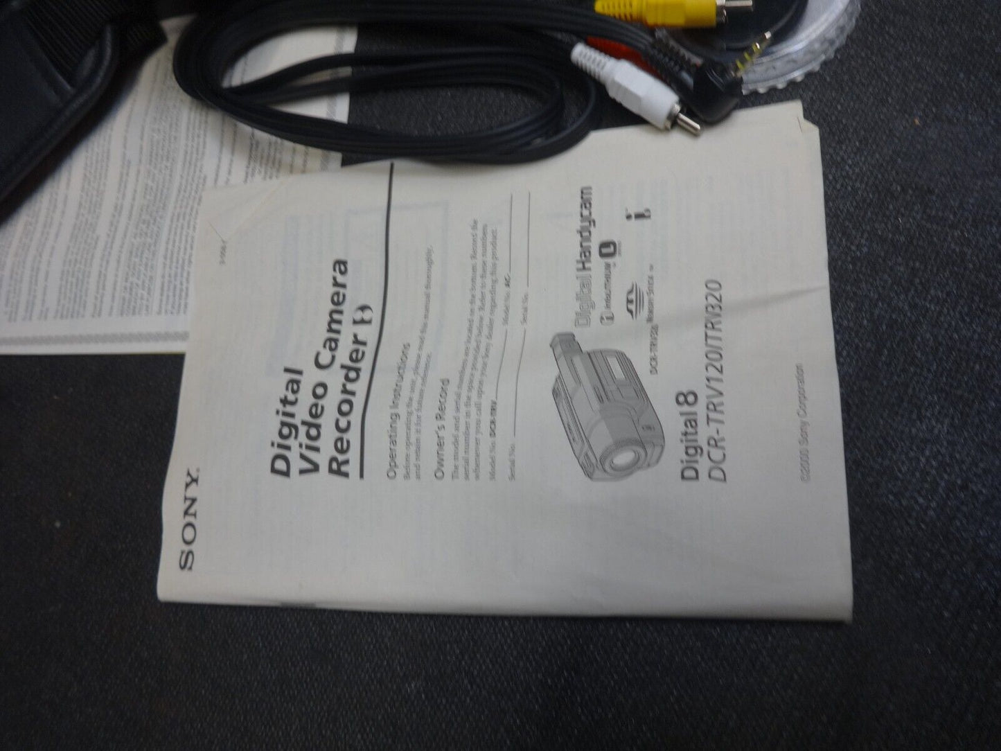 Sony Handycam DCR-TRV320 Camcorder Nightshot w/ Manual, Cables, Bag, Charger