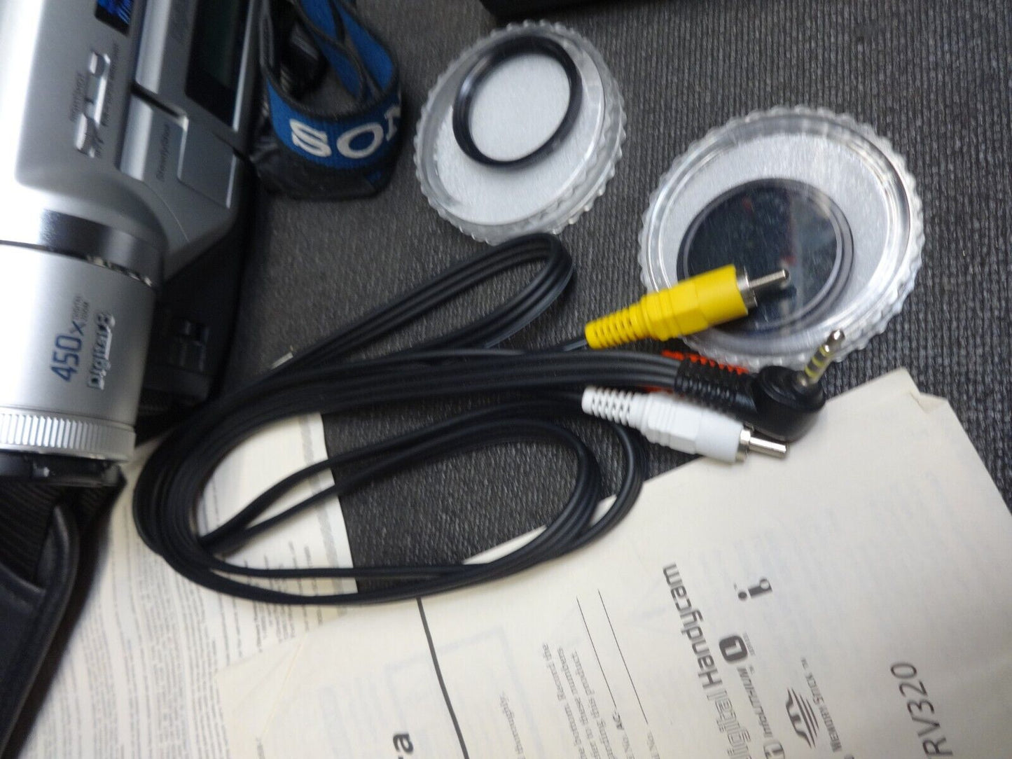 Sony Handycam DCR-TRV320 Camcorder Nightshot w/ Manual, Cables, Bag, Charger