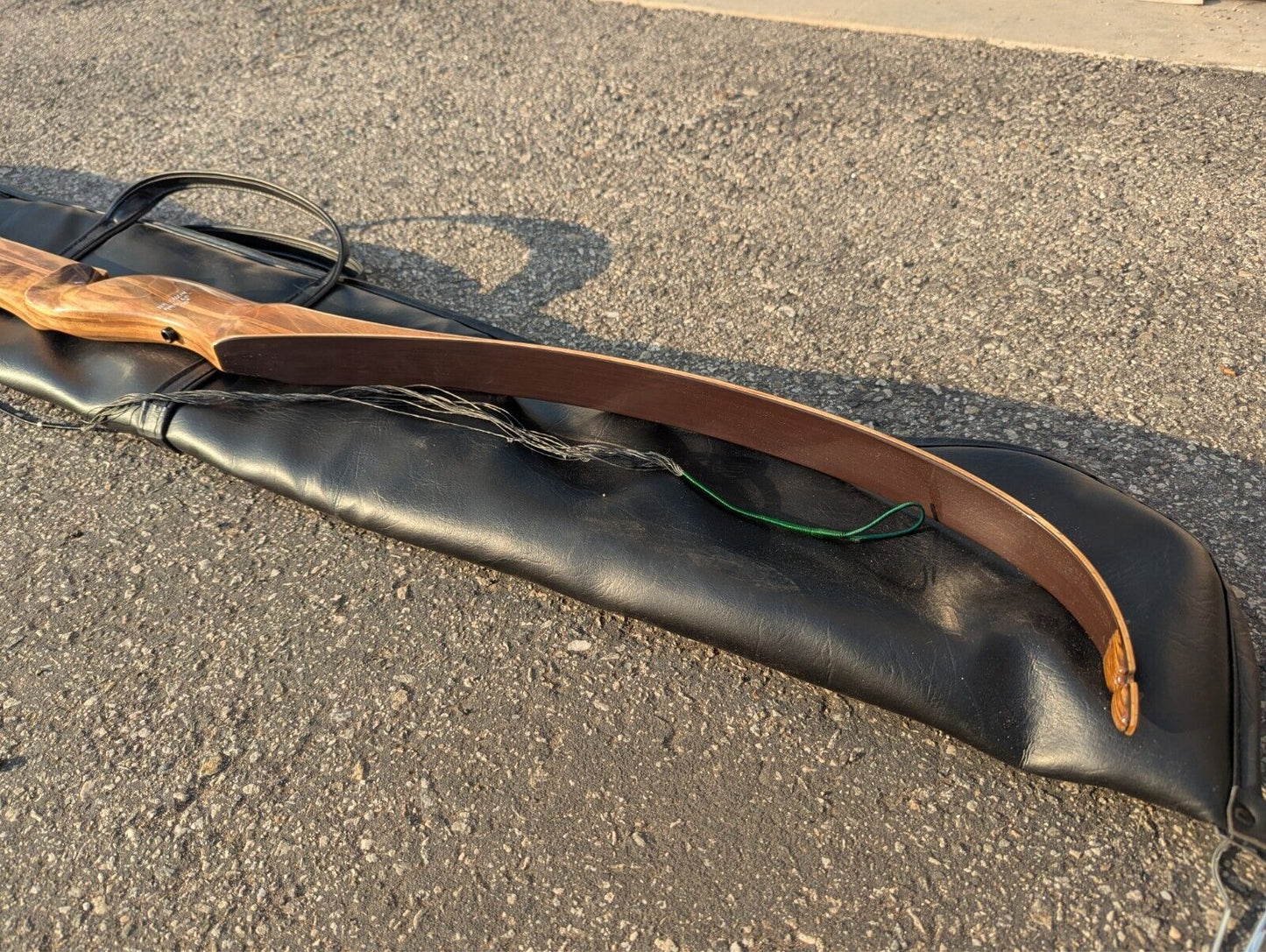 Bear Kodiak Hunter RH Recurve Bow 50# AMO-60" w/ Case