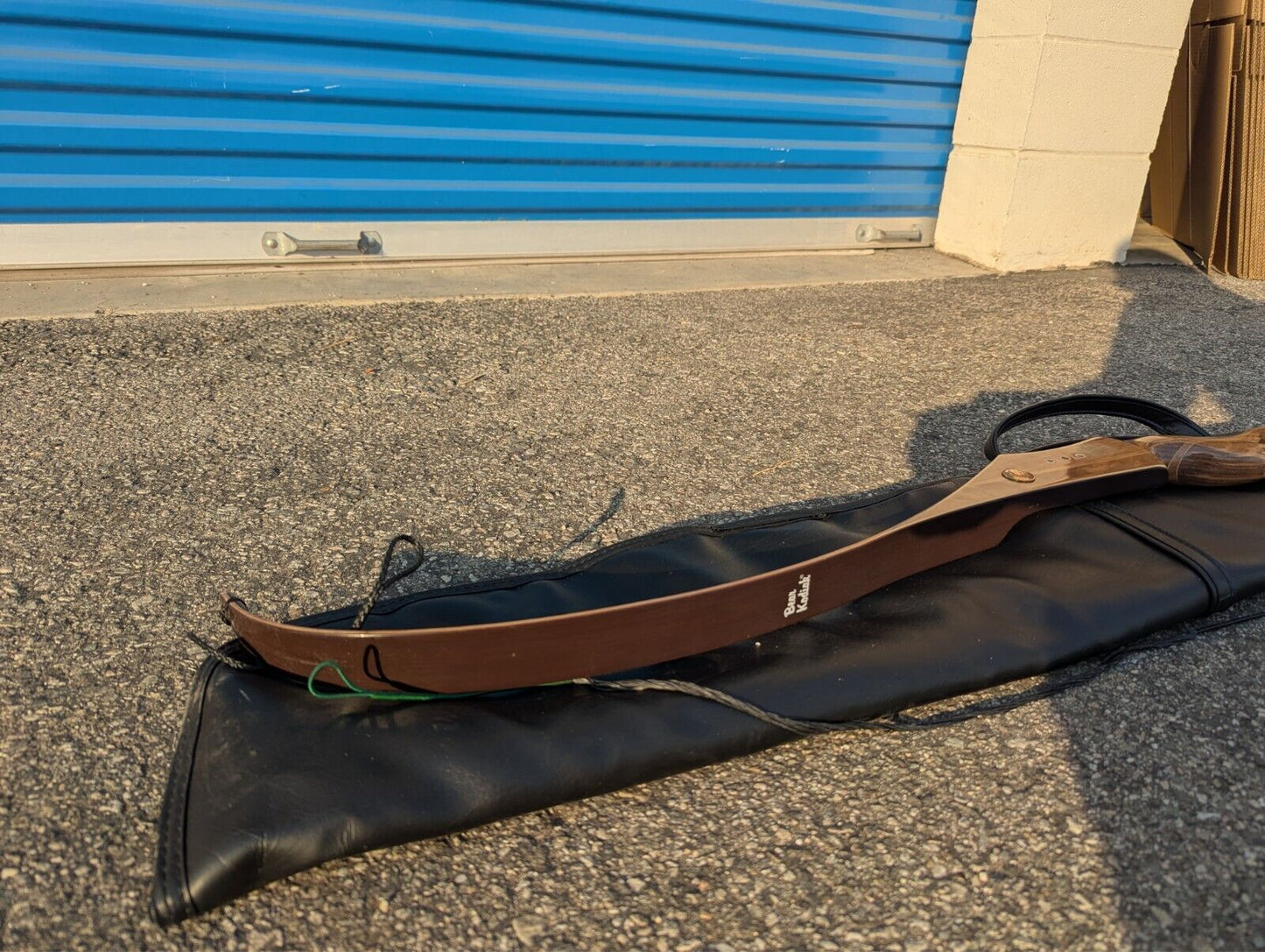 Bear Kodiak Hunter RH Recurve Bow 50# AMO-60" w/ Case