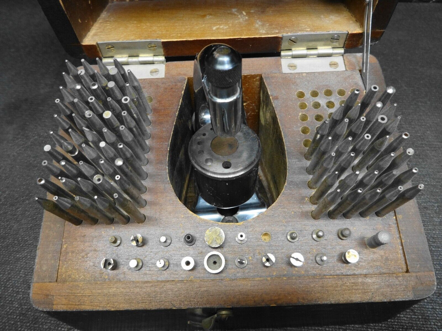 VINTAGE K&D KENDRICK DAVIS WATCHMAKERS SERIES 600 STAKING SET WATCH MAKER 103 PC