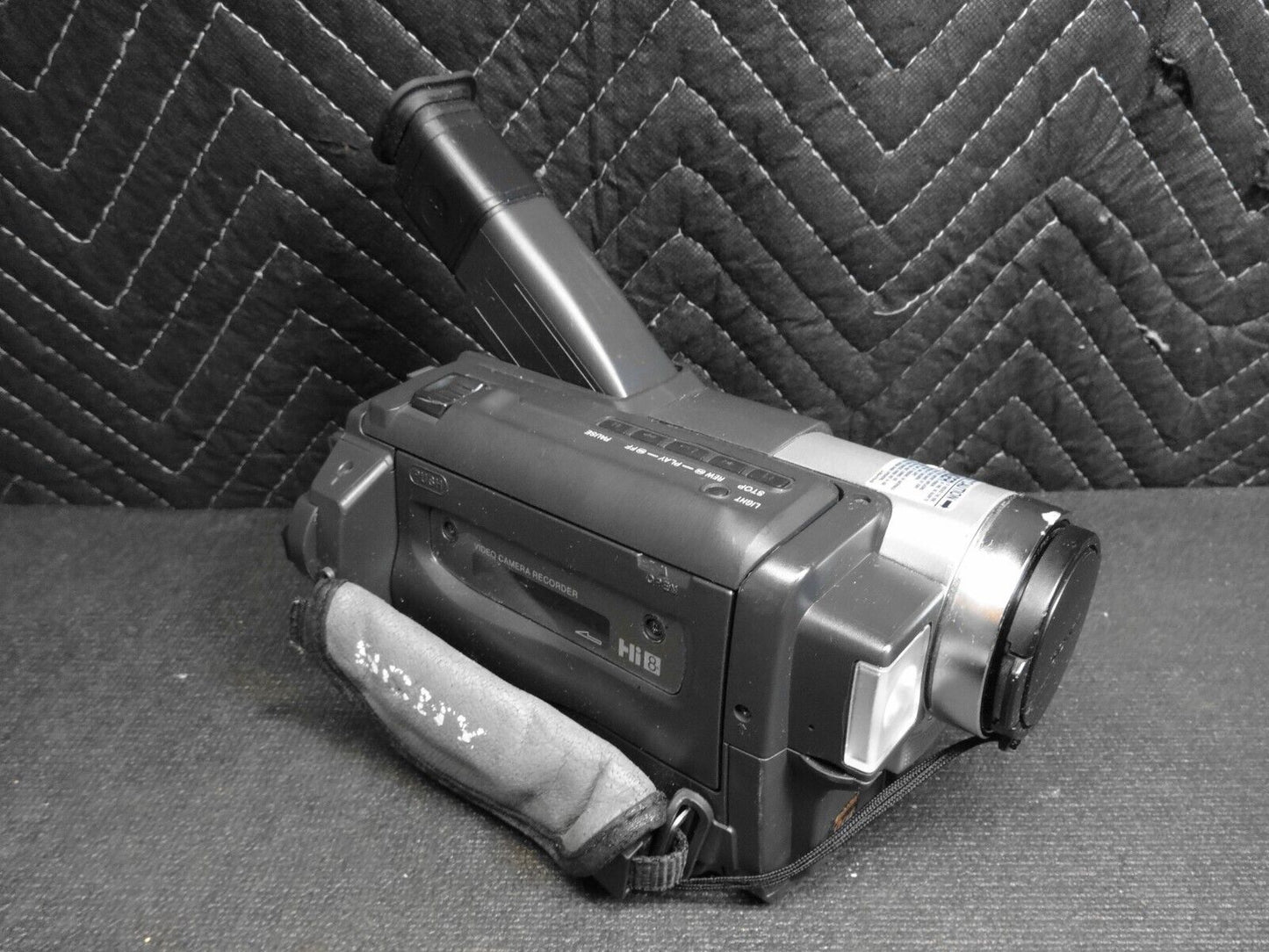 Sony Handycam CCD-TRV68 Vision Video Hi8 Camcorder w/ Power & AV Cables
